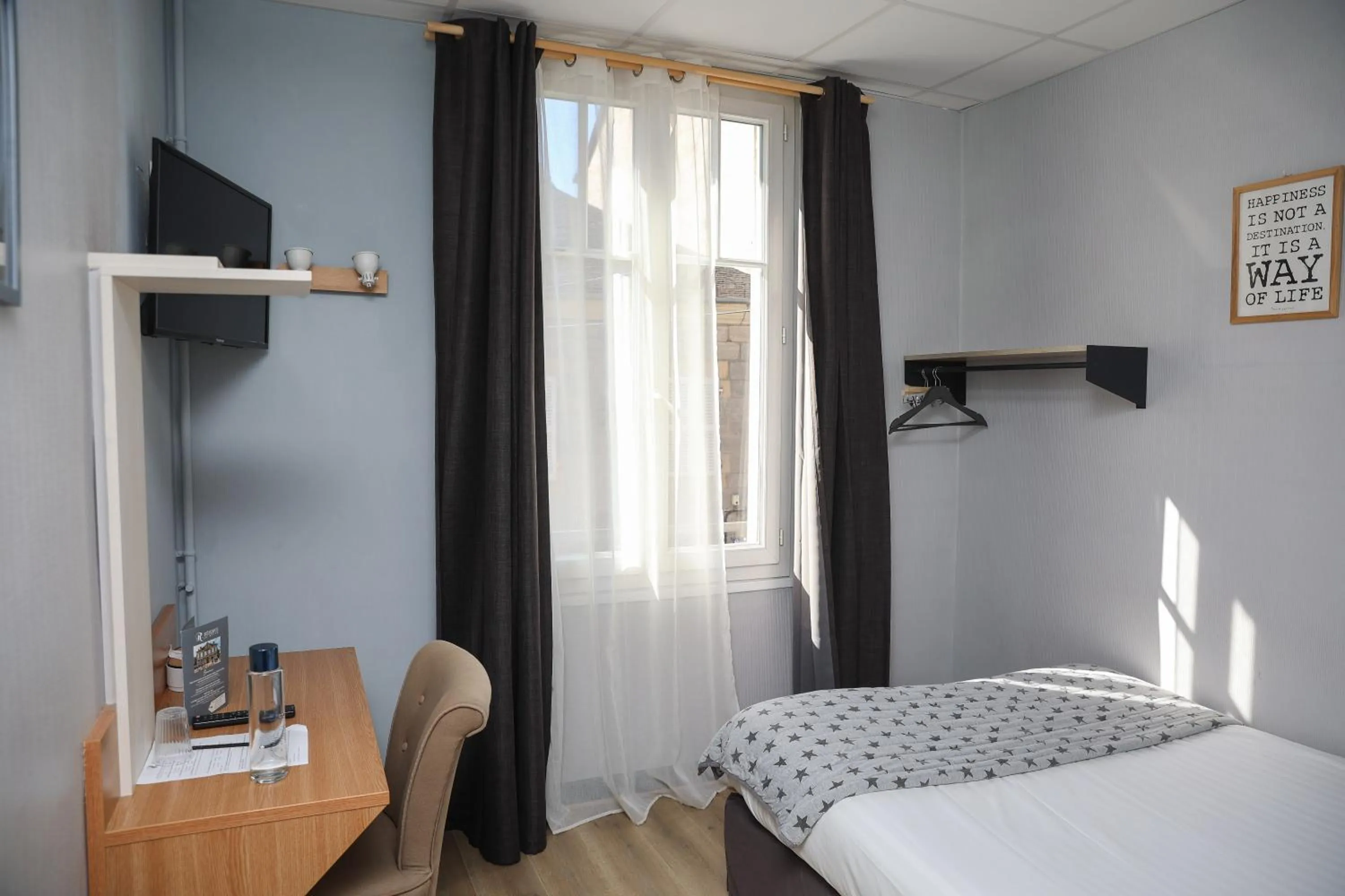 Photo of the whole room, Bed in Hôtel La Réserve de Brive