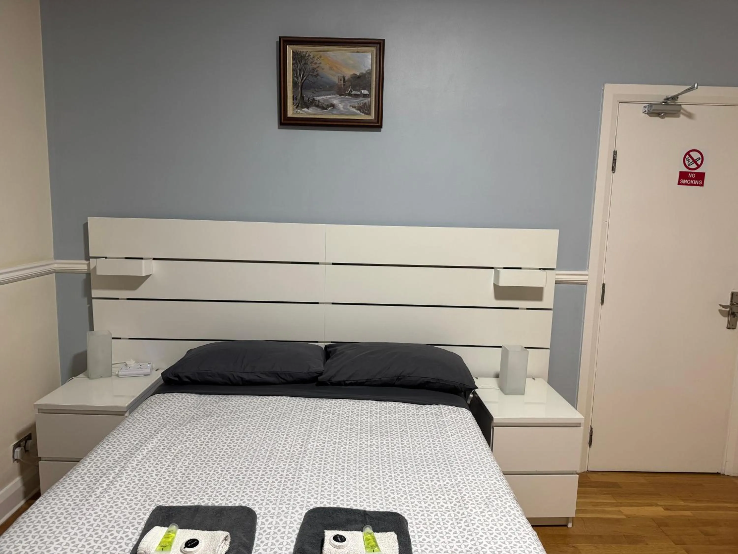 Large Double Room in Gladstone Lodge