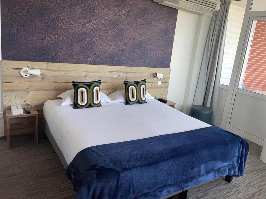 Photo of the whole room, Bed in Baya Hotel