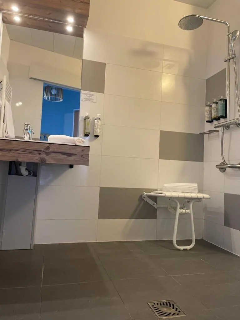 Shower in Baya Hotel