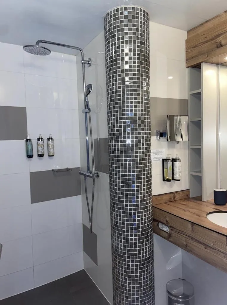 Shower in Baya Hotel