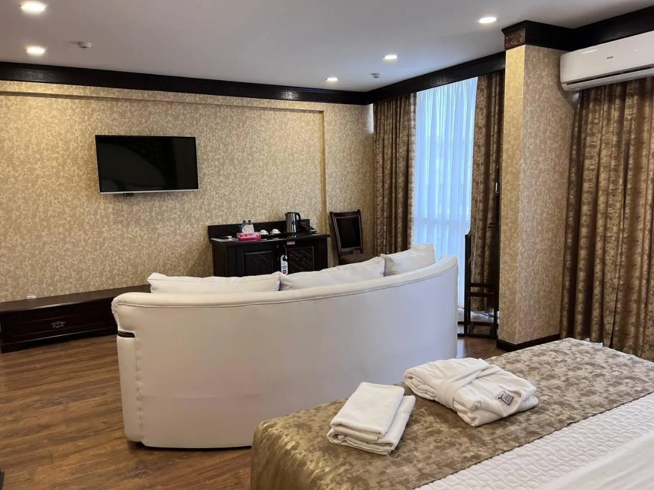 Photo of the whole room in Orient Star Varahsha