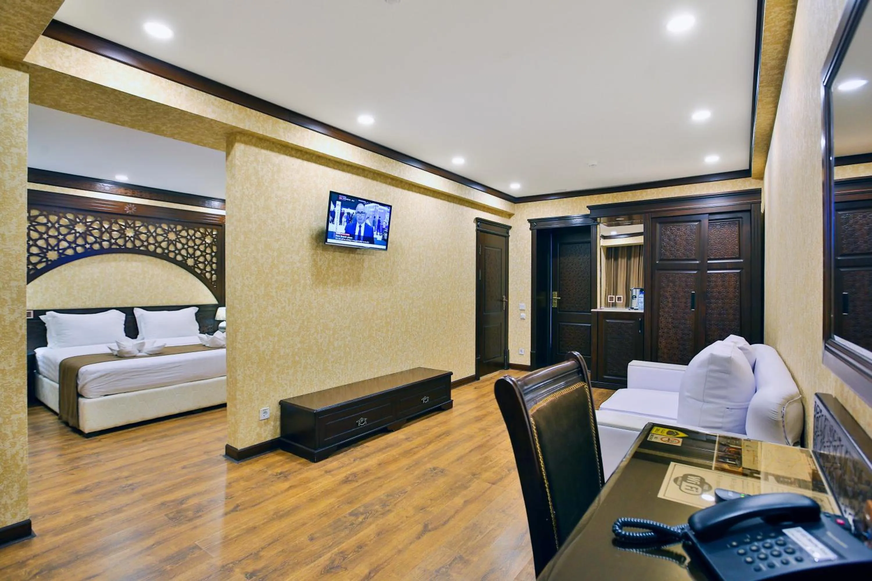 Photo of the whole room in Orient Star Varahsha
