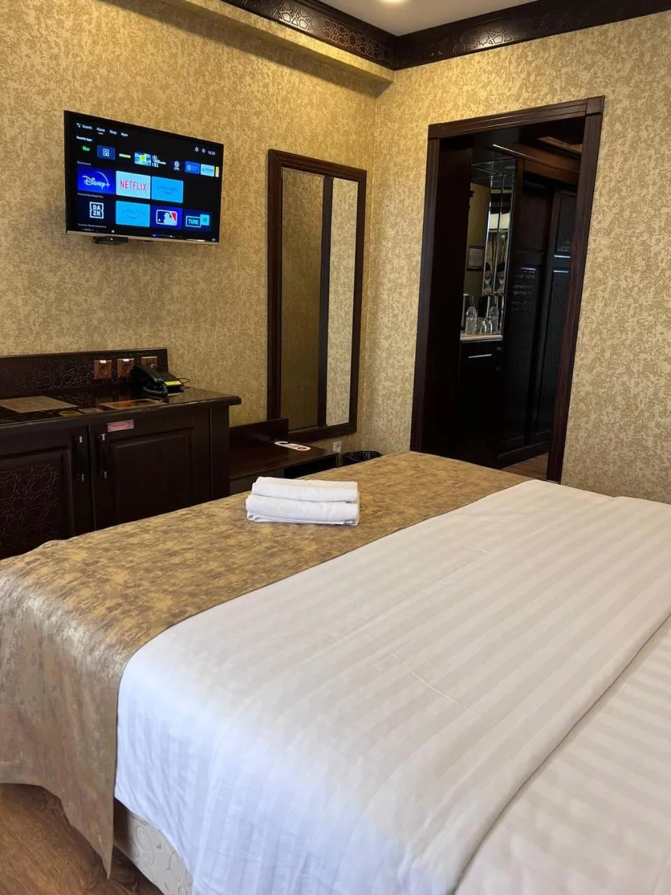 Bed in Orient Star Varahsha