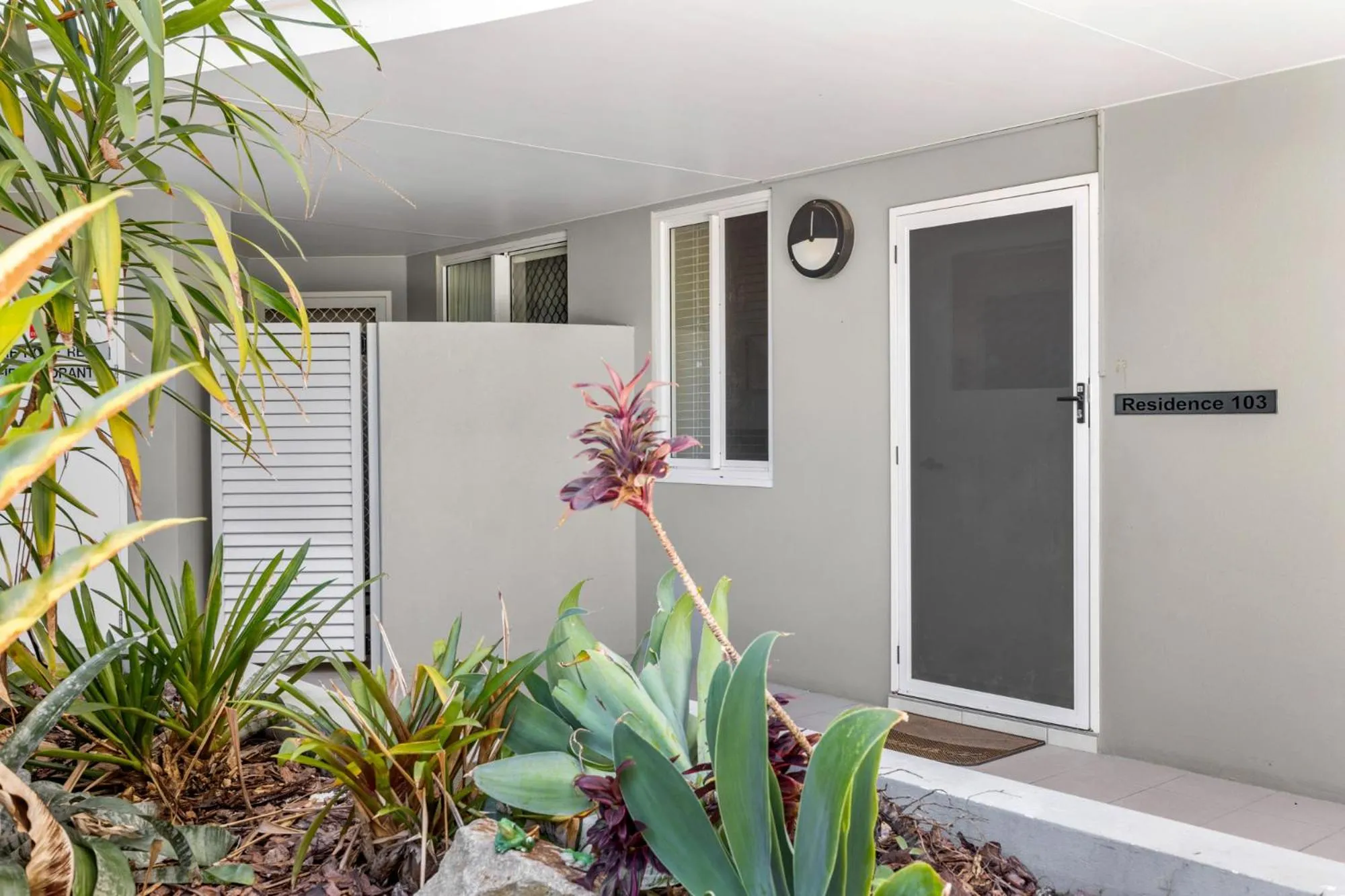 Facade/entrance in Tingeera Beachfront Apartments