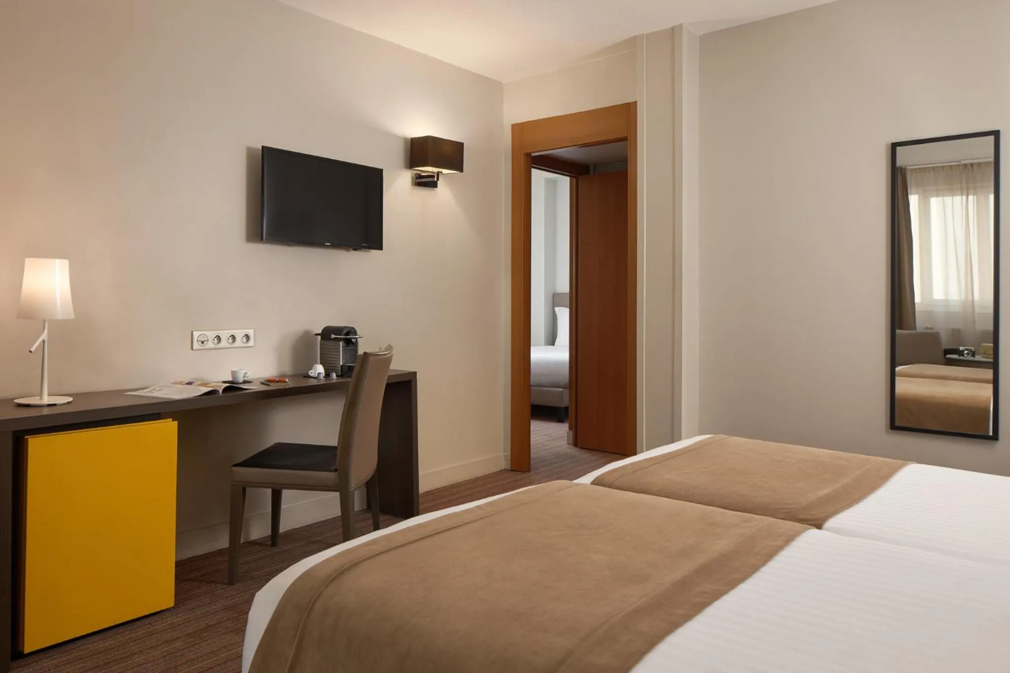 Bedroom, Bed in Timhotel Opéra Blanche Fontaine