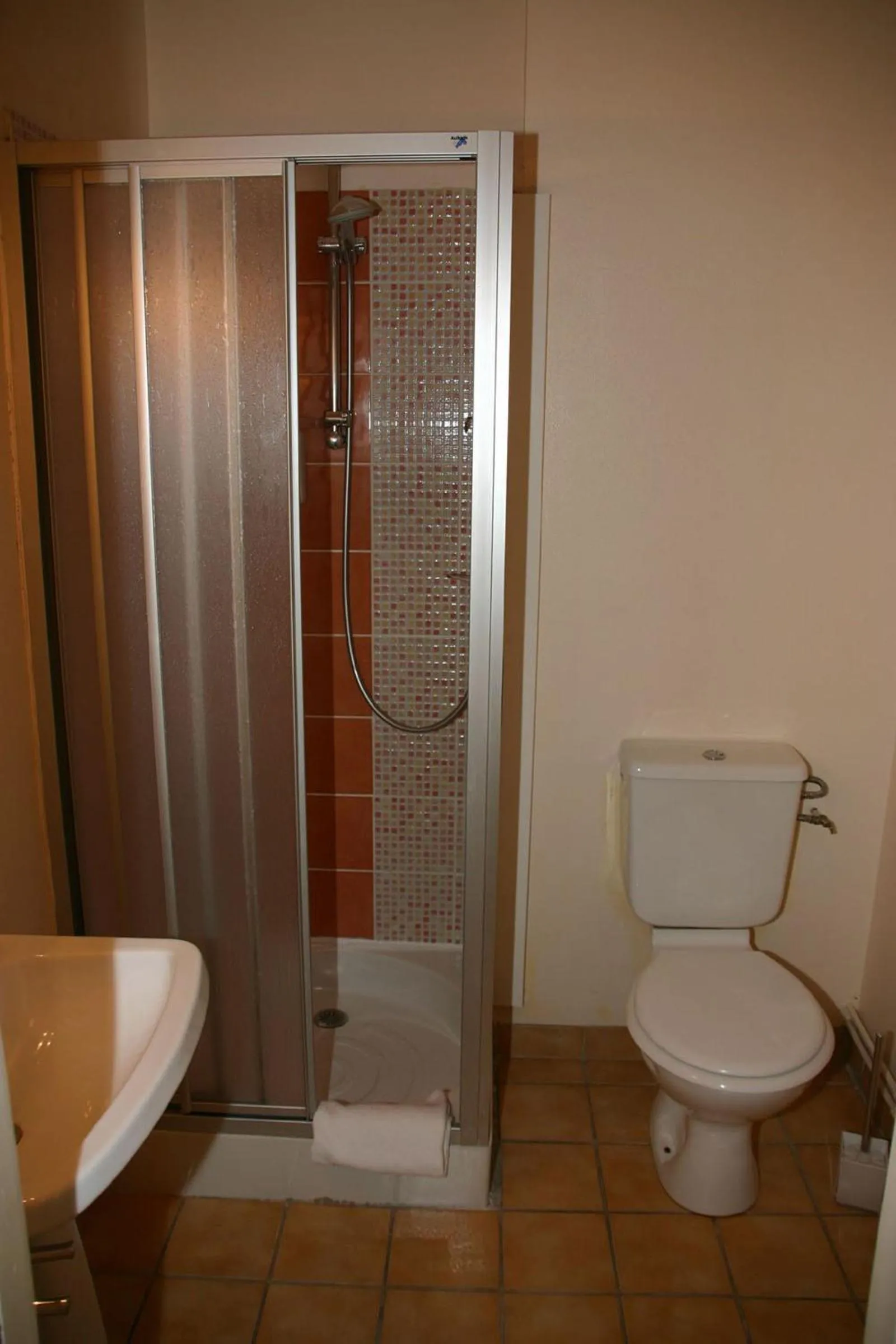 Bathroom in Hôtel des Vignes - Juliénas