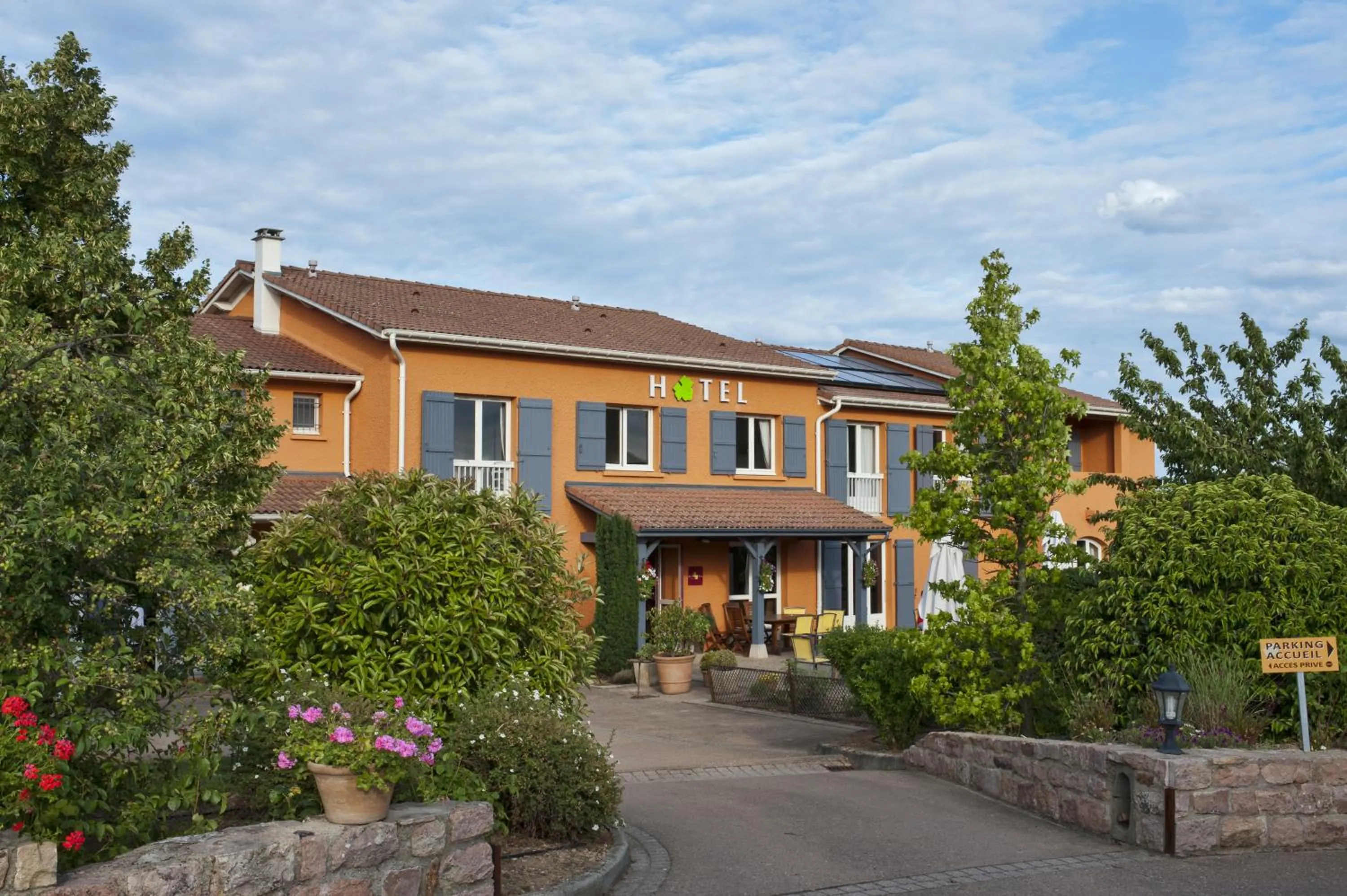 Facade/entrance in Hôtel des Vignes - Juliénas