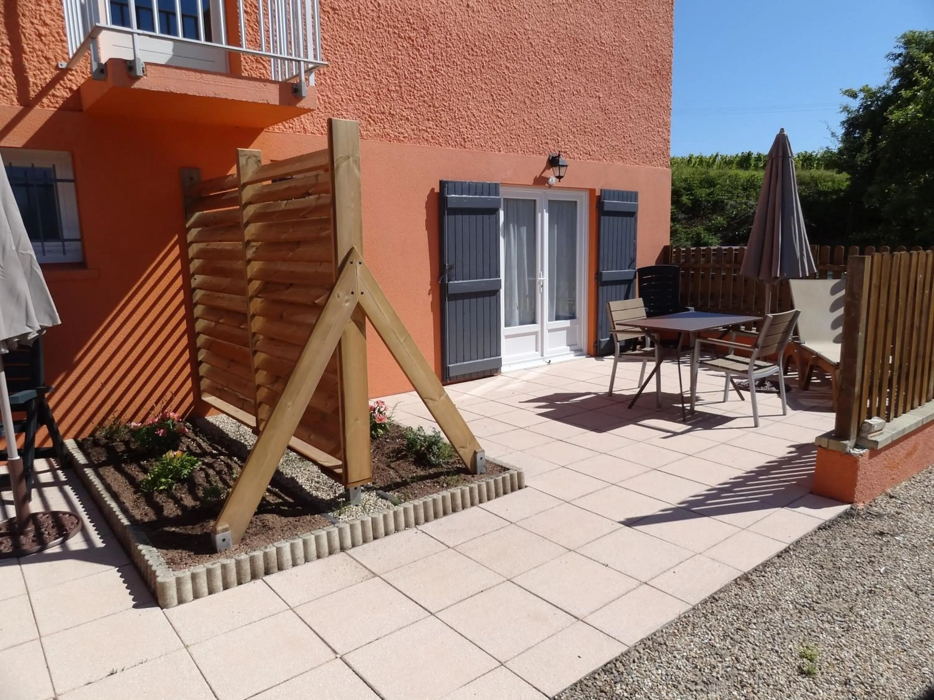 Patio in Hôtel des Vignes - Juliénas