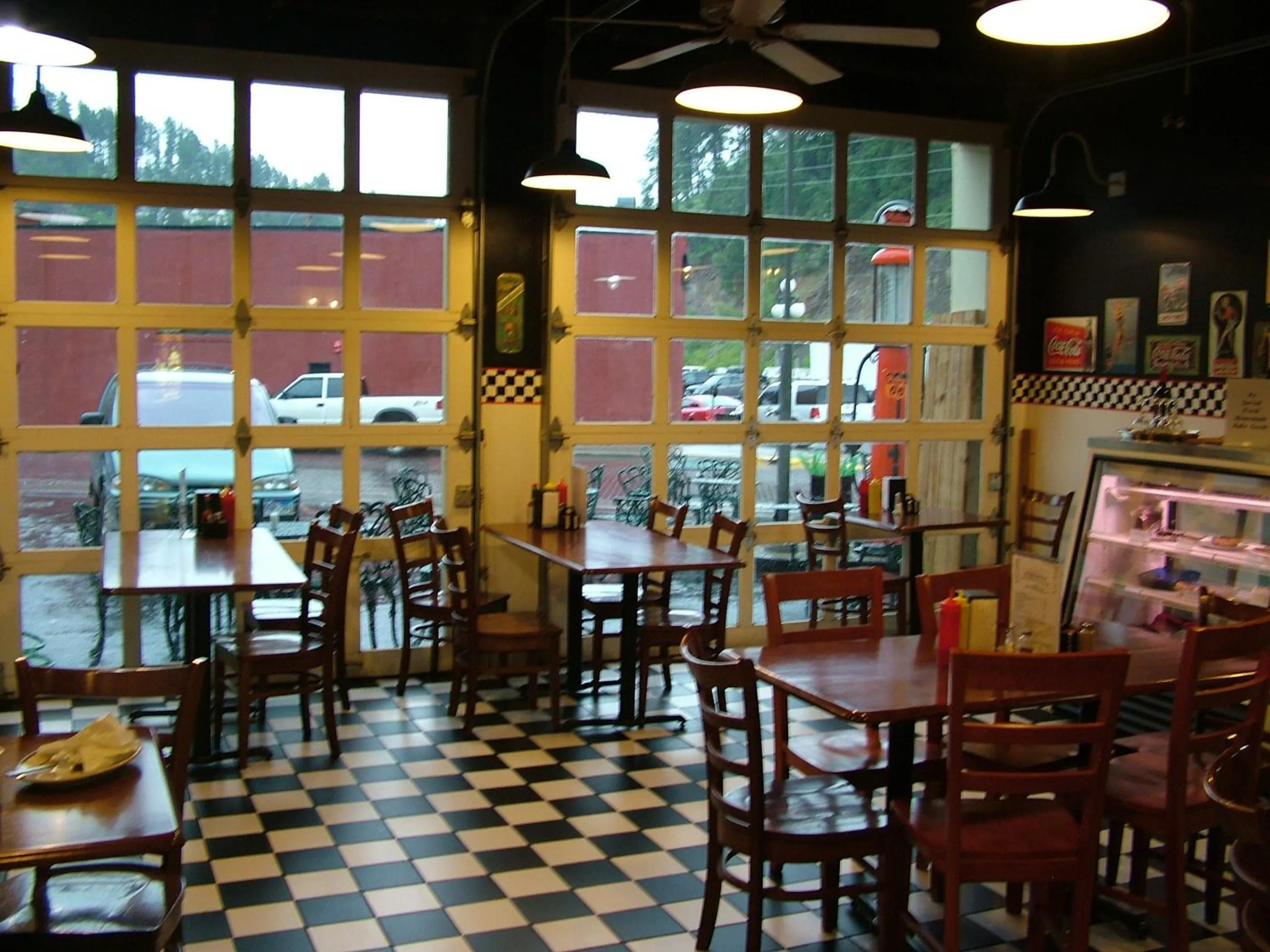 Restaurant/places to eat in Martin & Mason Hotel