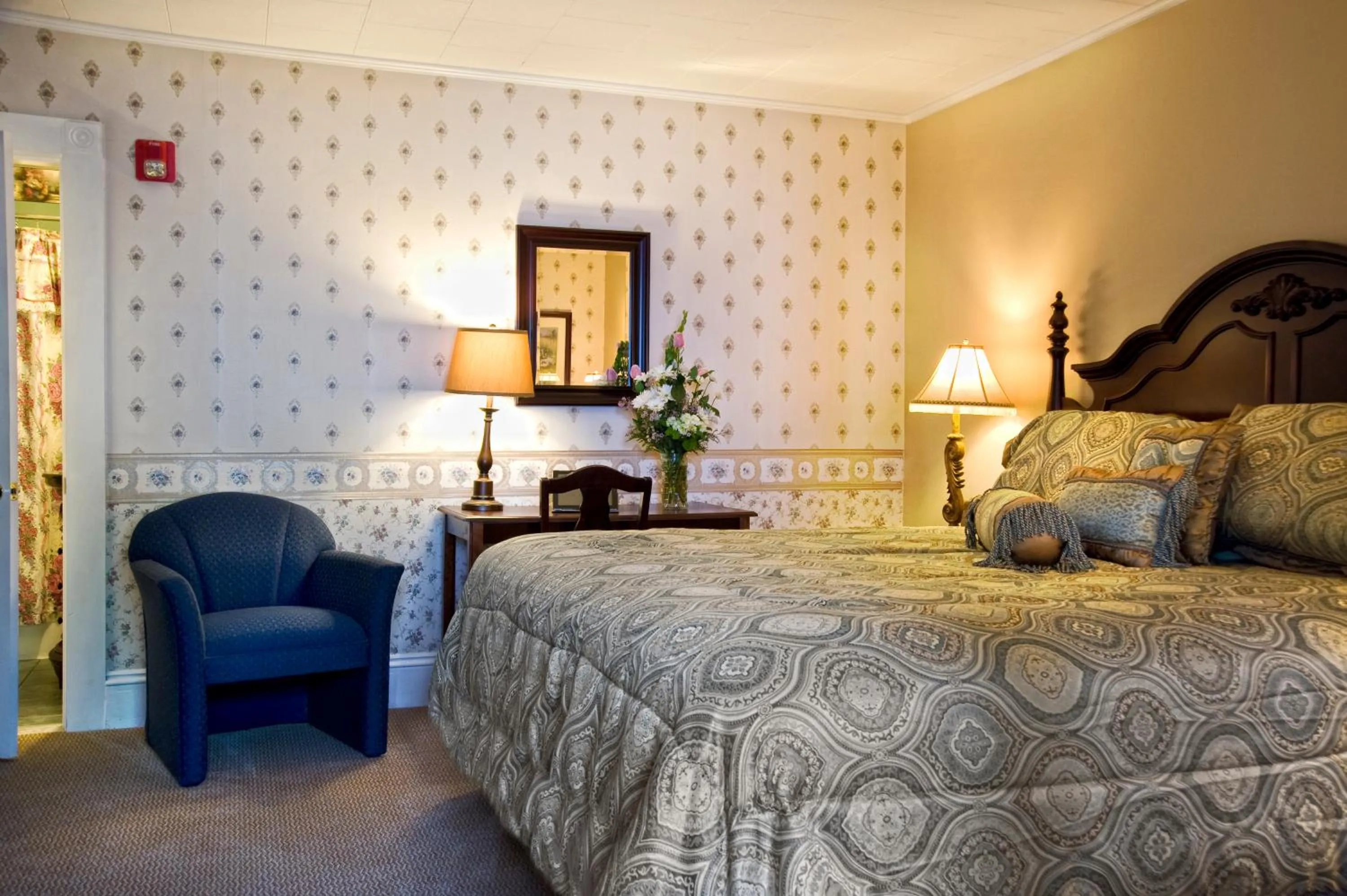 Photo of the whole room, Bed in Bar Harbor Manor