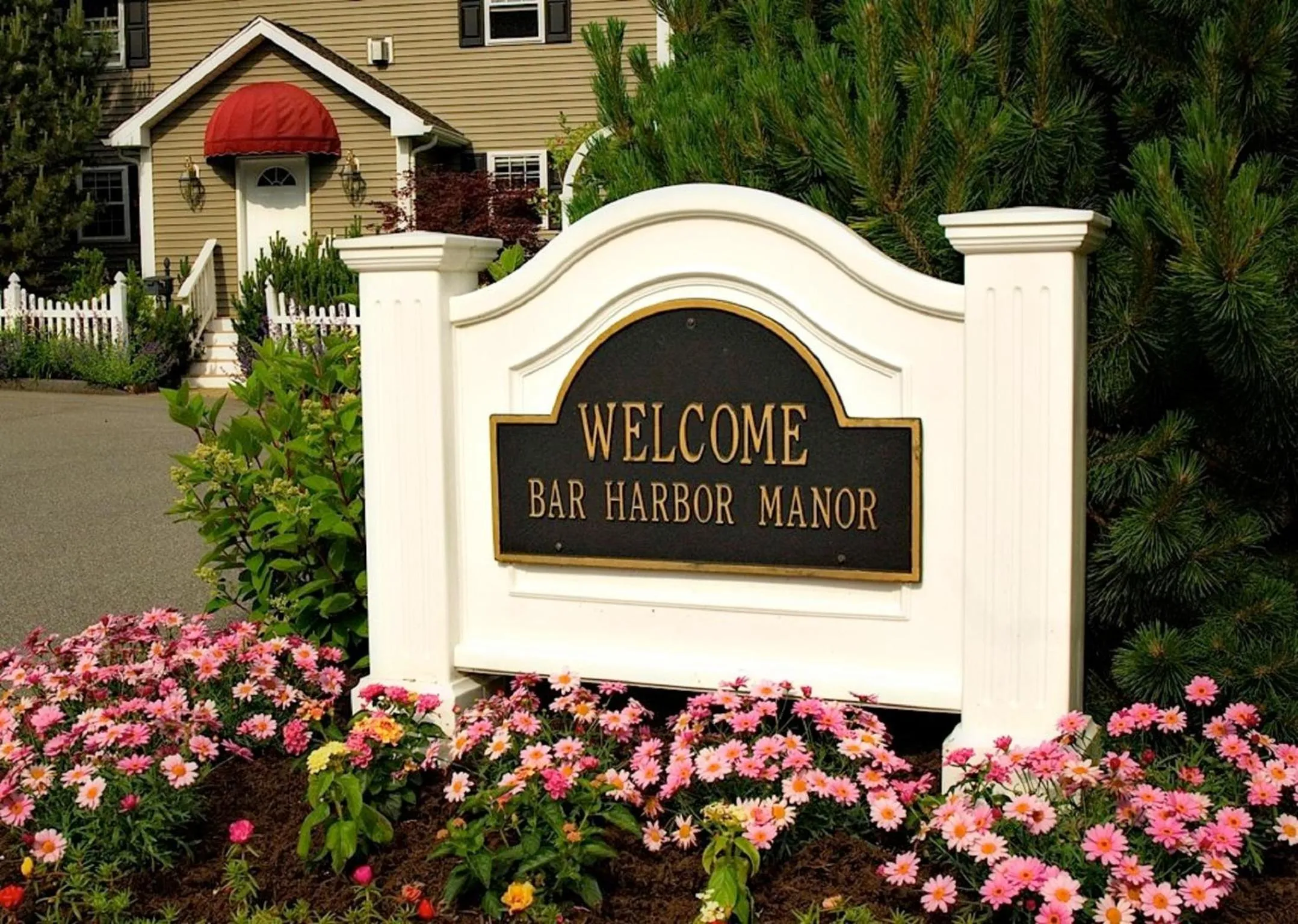 Property logo or sign in Bar Harbor Manor