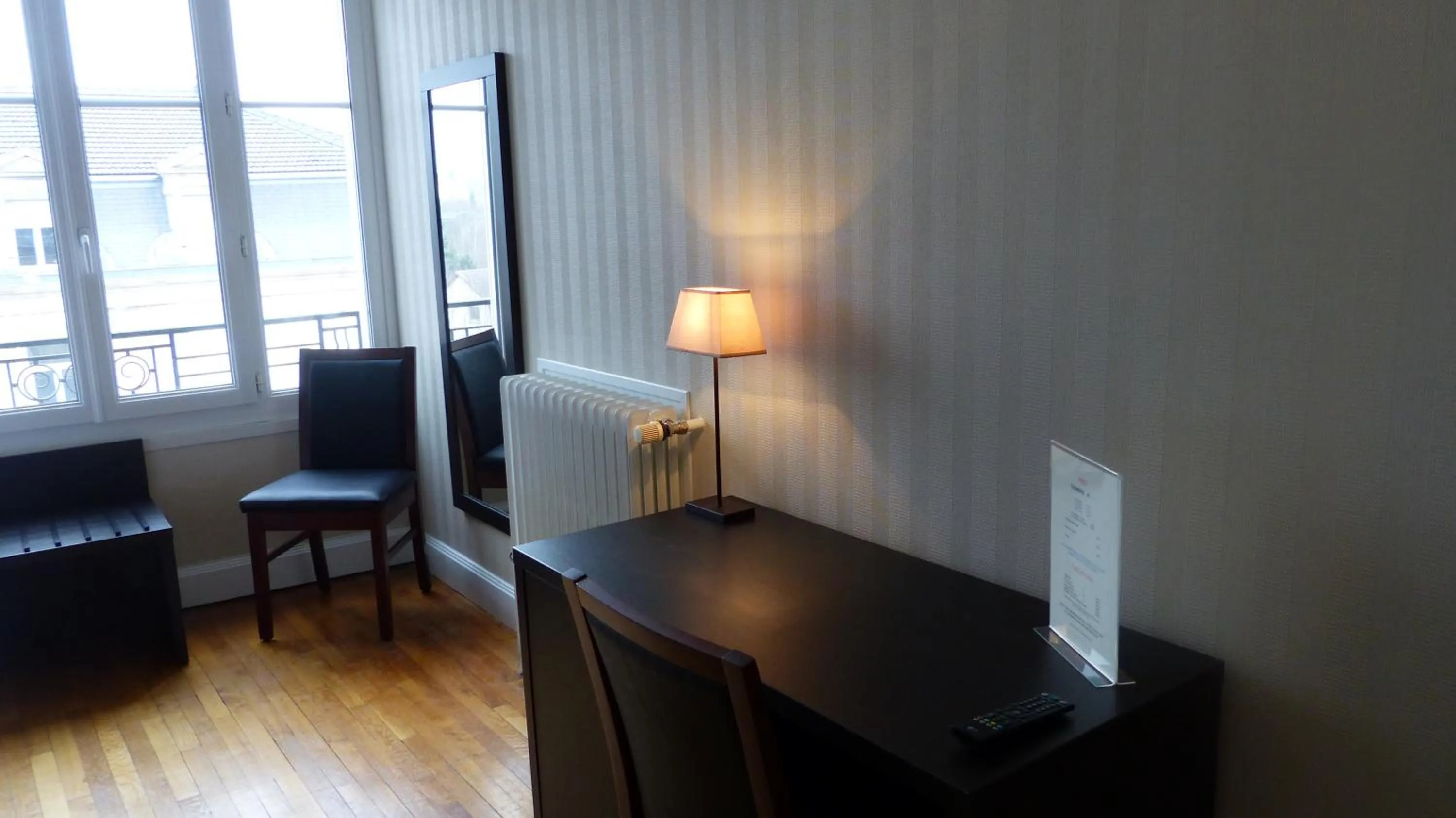 Bedroom in Hotel De L'Europe