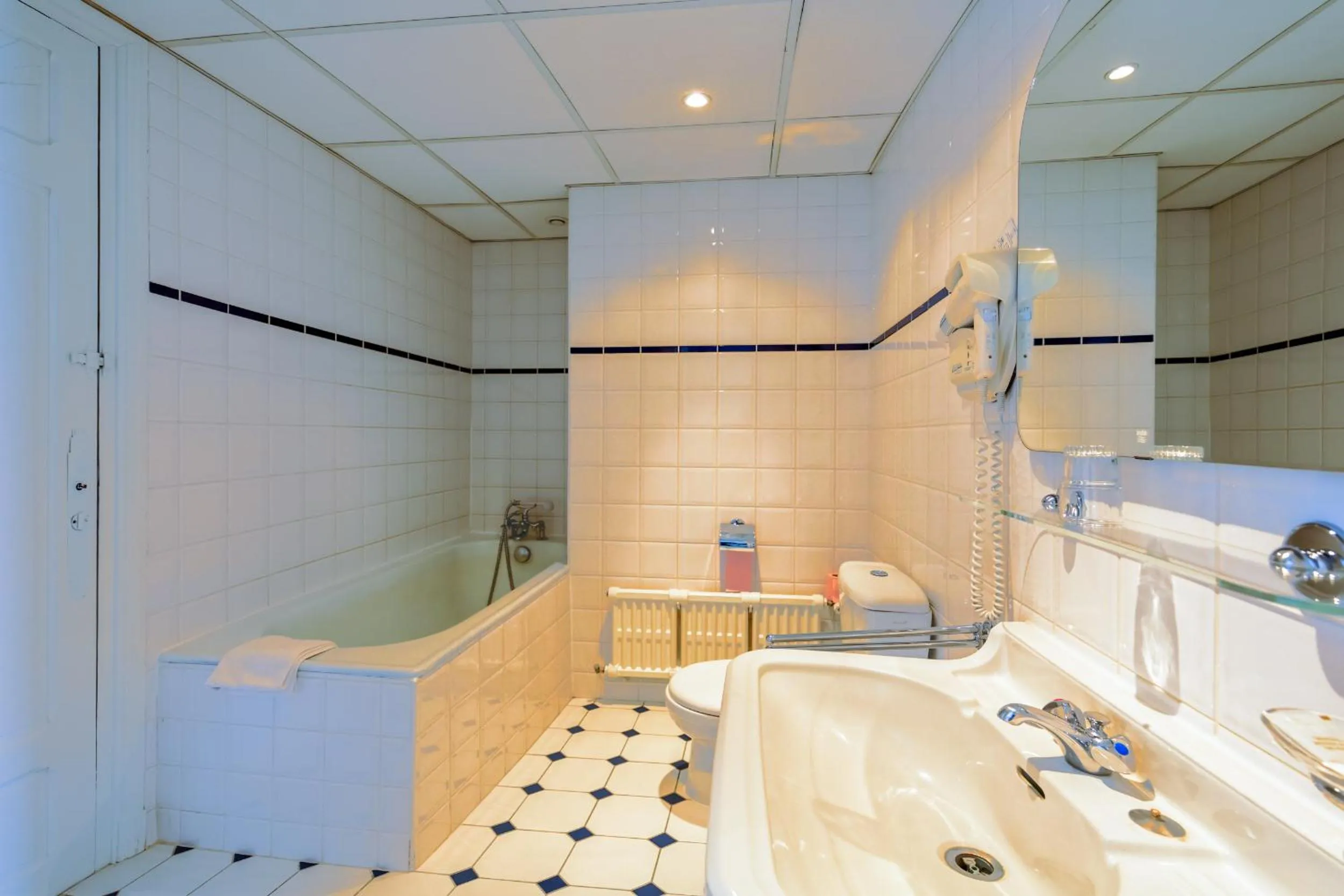 Bathroom in Hotel De L'Europe