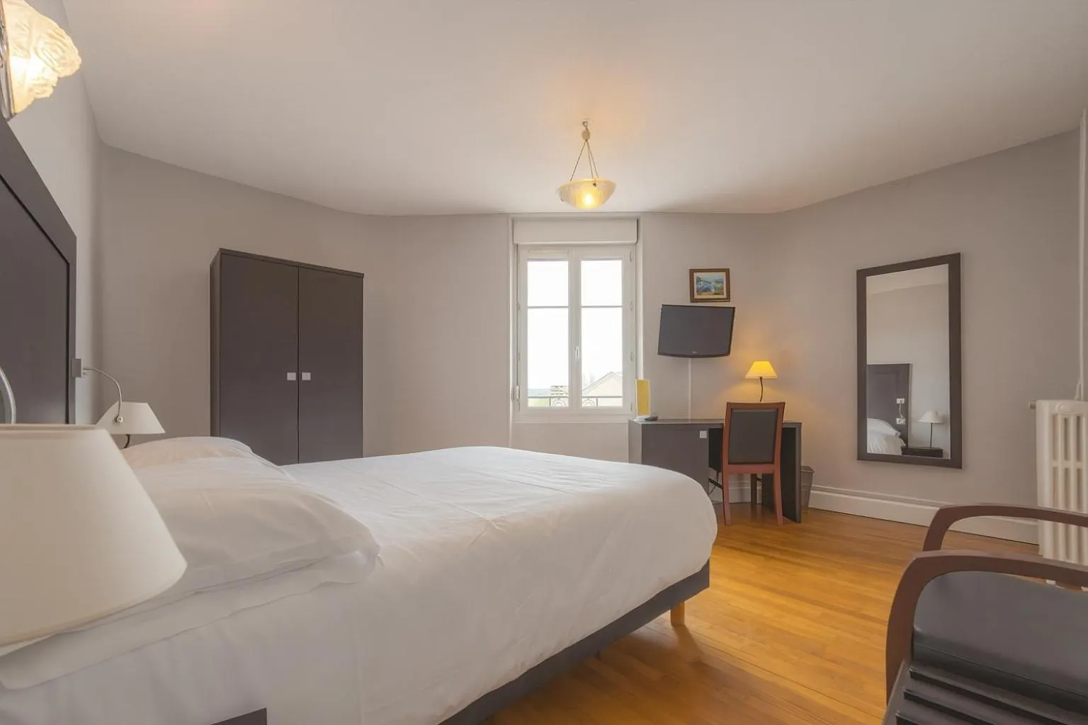 Photo of the whole room, Bed in Hotel De L'Europe