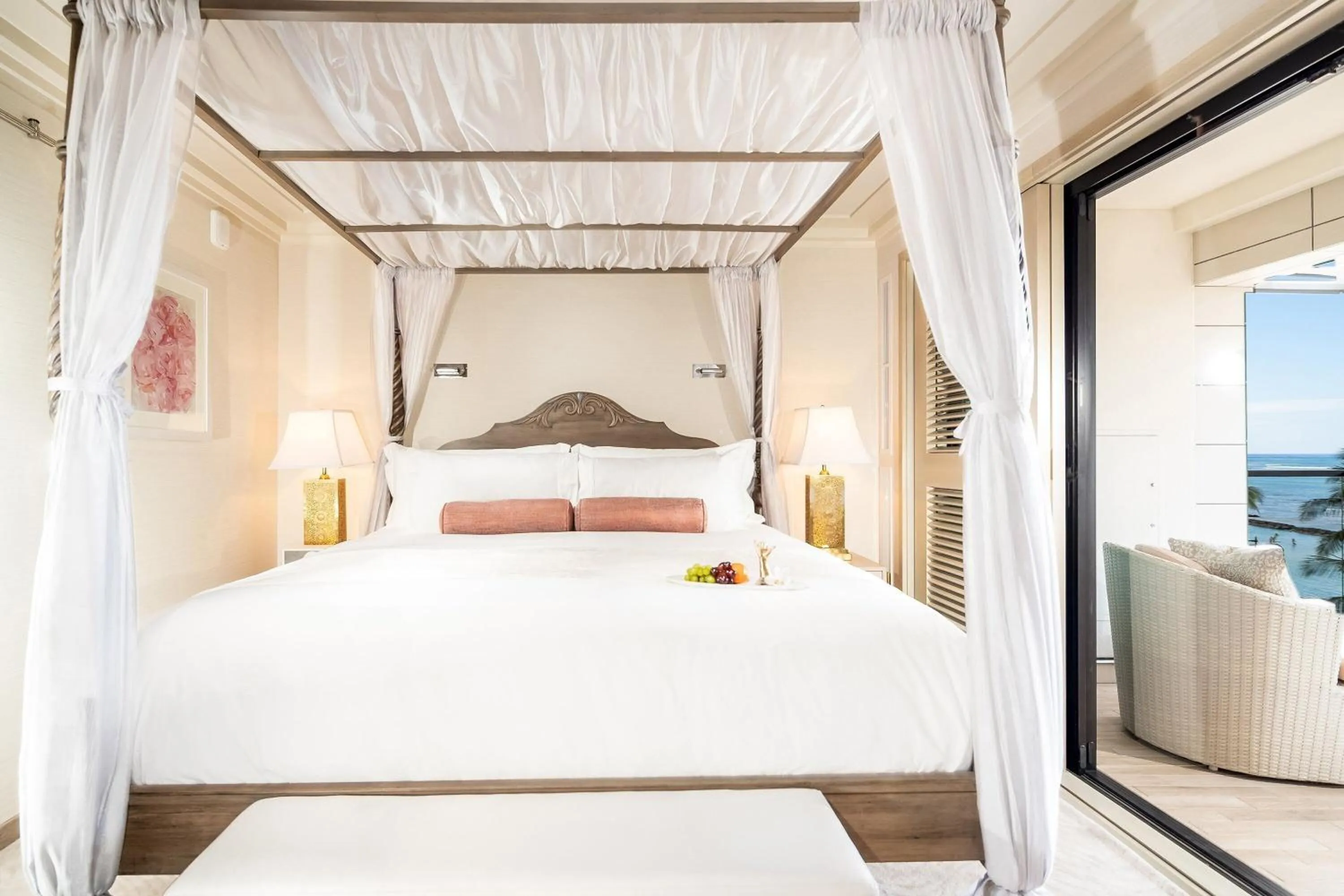 Bed in ESPACIO THE JEWEL OF WAIKIKI