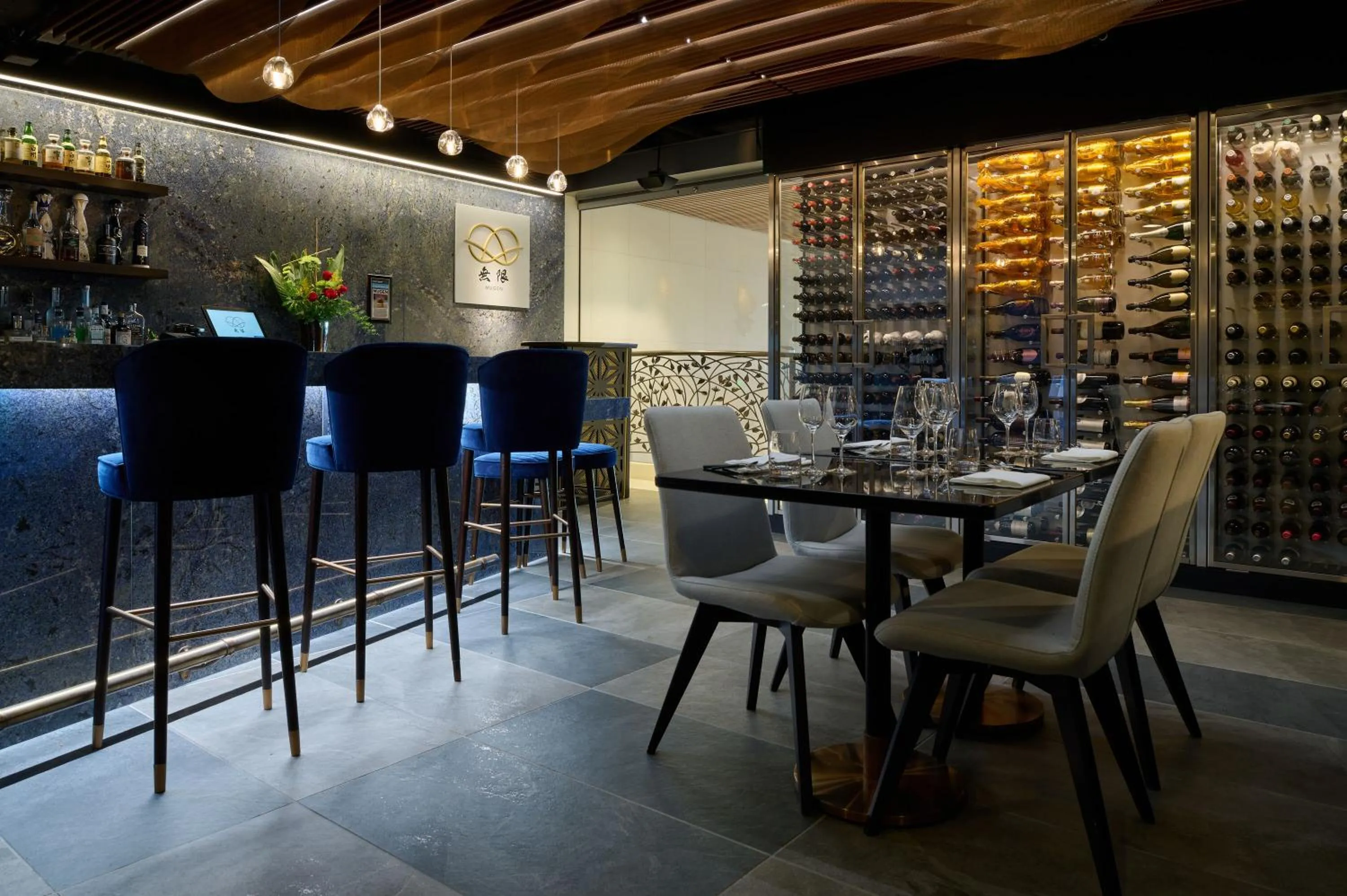 Restaurant/places to eat in ESPACIO THE JEWEL OF WAIKIKI