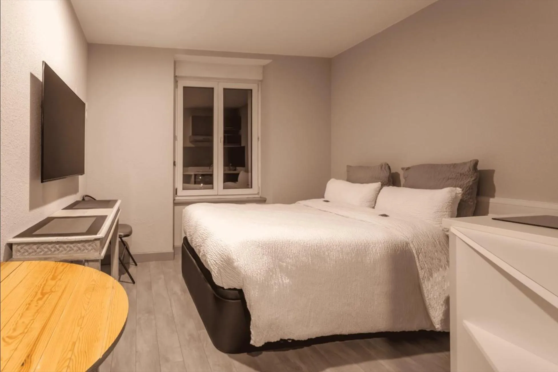 Photo of the whole room, Bed in Providence Hotel