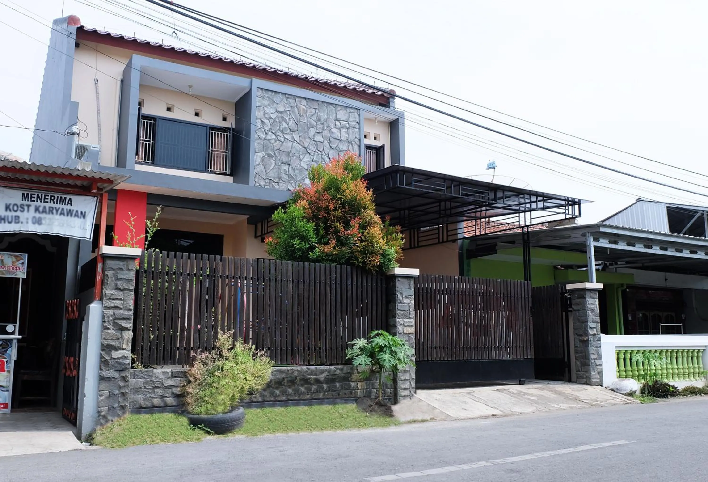 Property building in Homestay Tegal Kota by Simply Homy