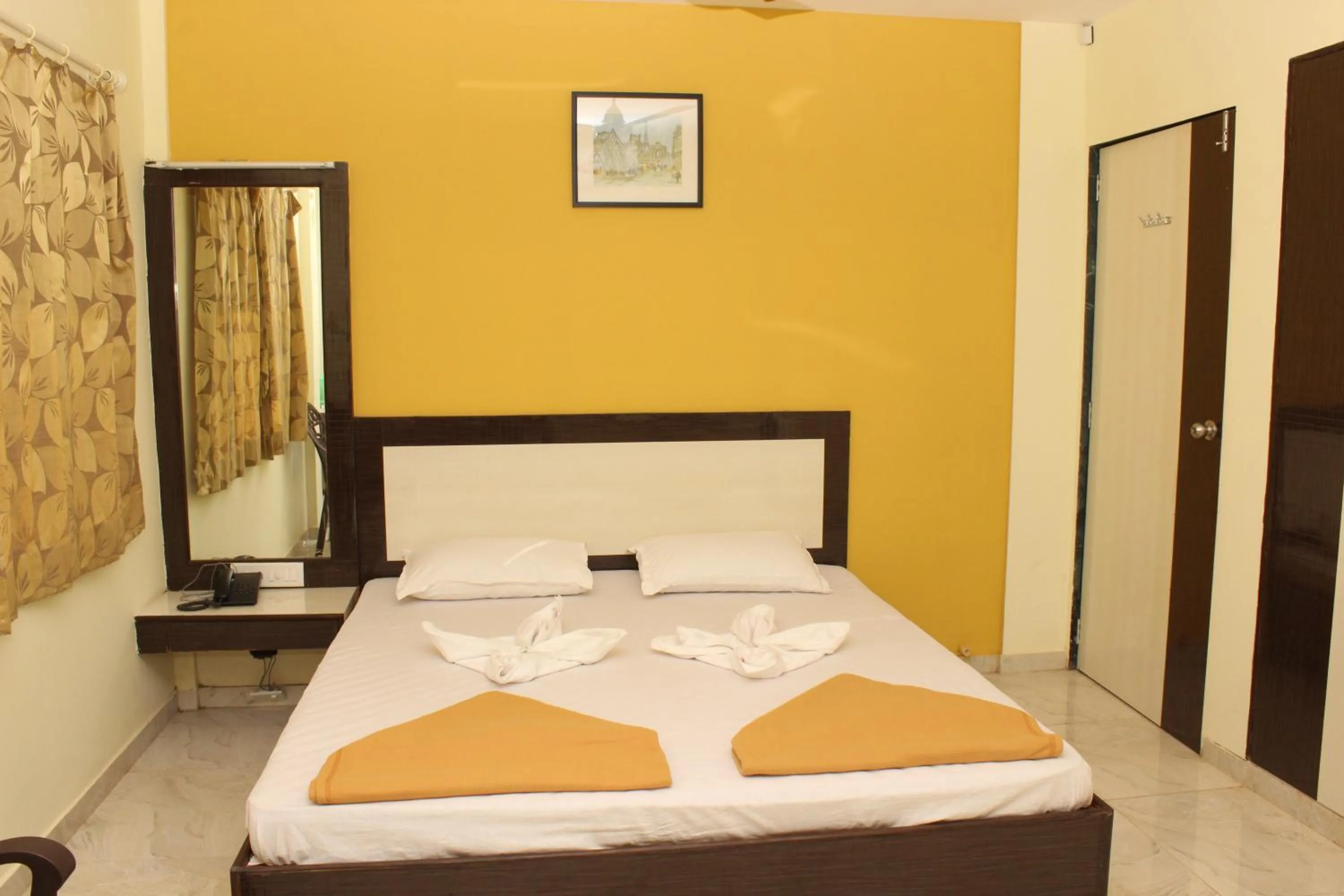 Photo of the whole room, Bed in Sea Winds Hotel, Guhagar