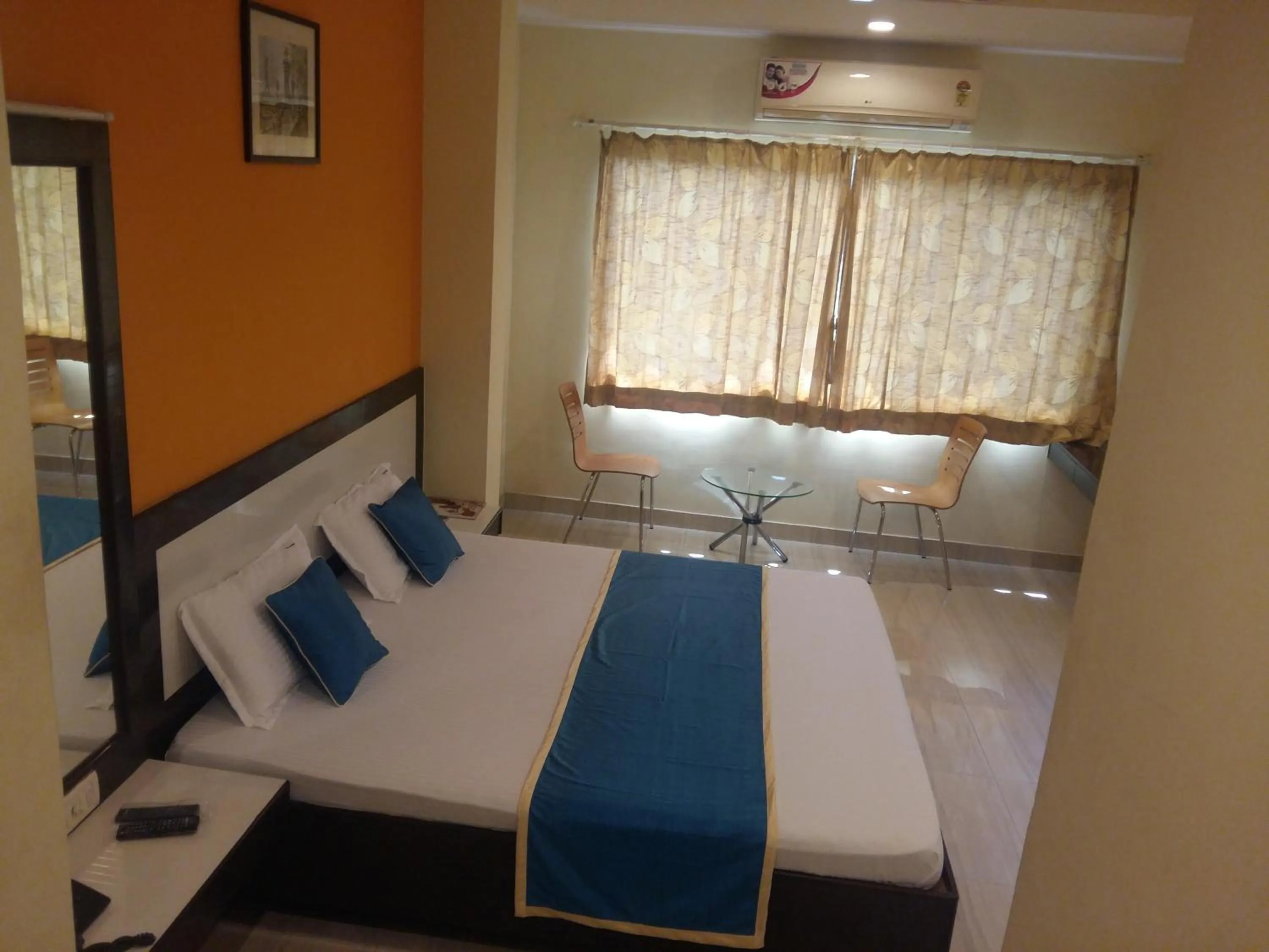 Photo of the whole room, Bed in Sea Winds Hotel, Guhagar