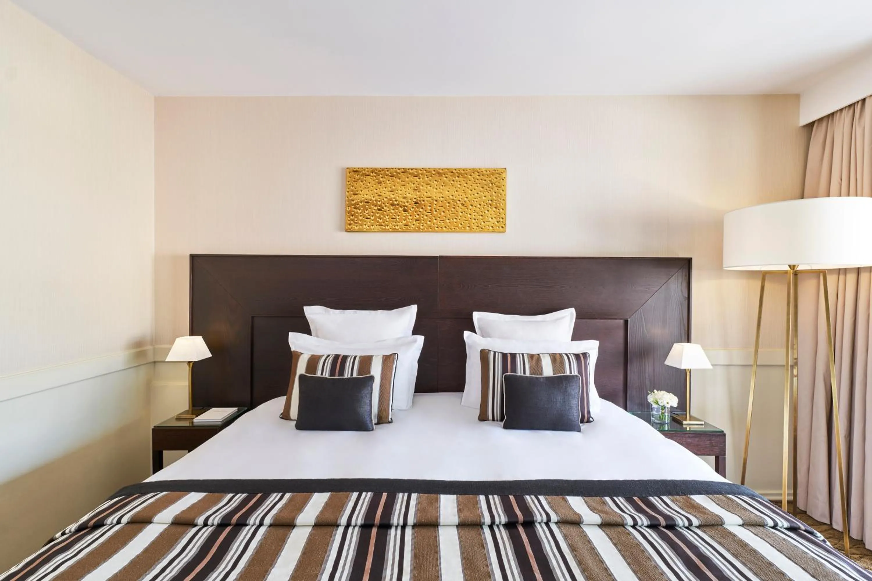 Bed in Hôtel Barrière Le Gray d'Albion