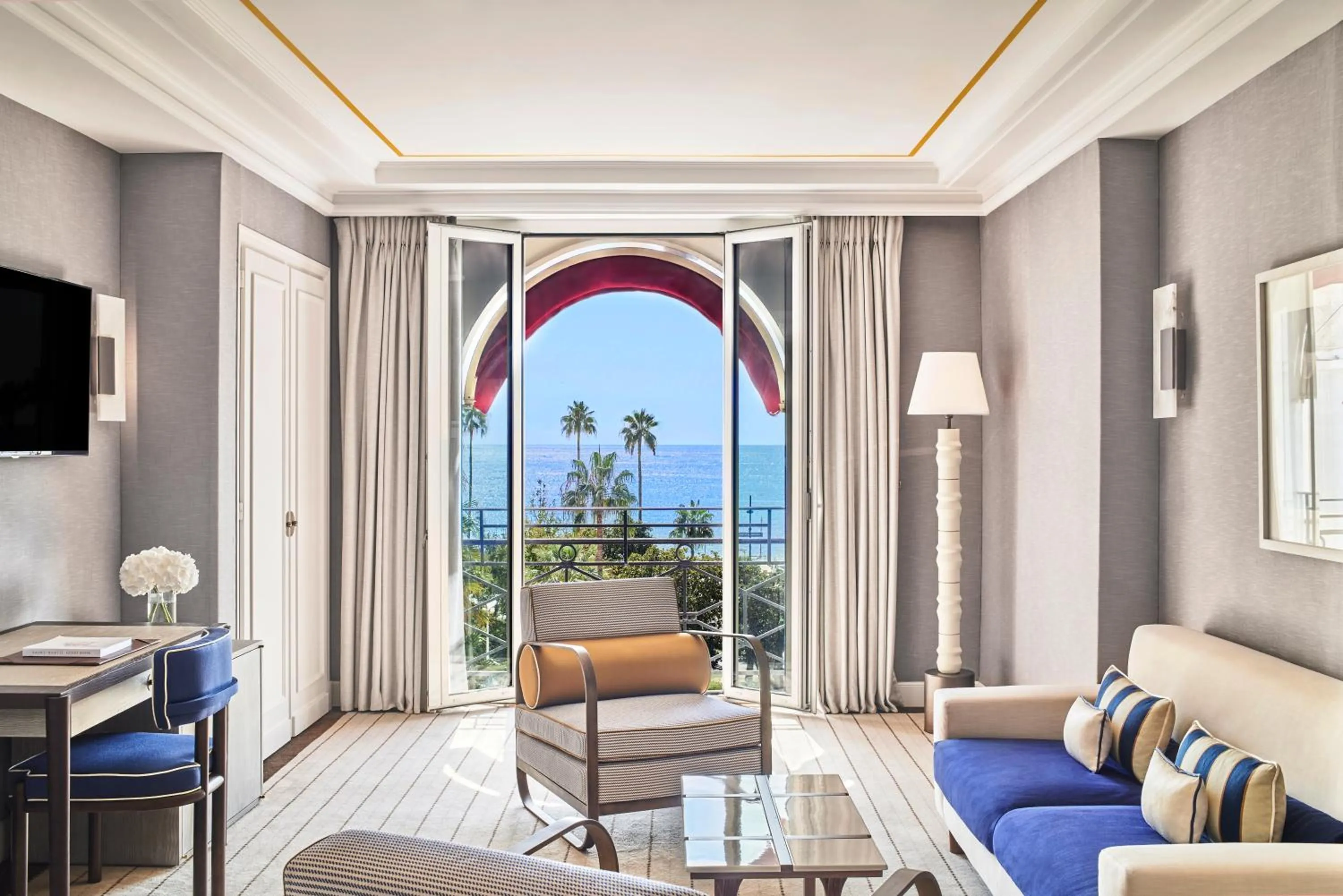 Bedroom in Hôtel Barrière Le Majestic Cannes