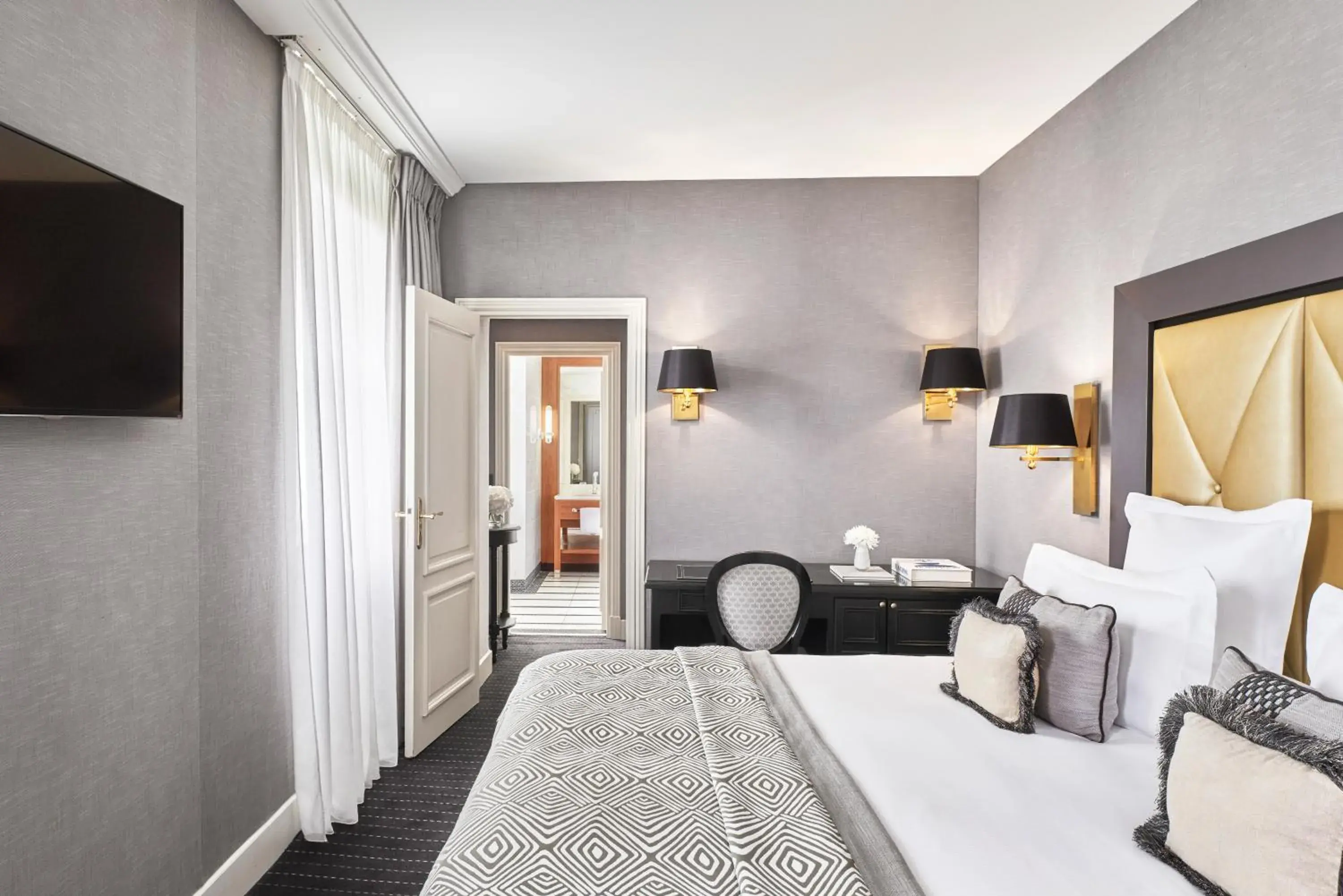 Superior Room in Hôtel Barrière Le Majestic Cannes Superior Room in Hôtel Barrière Le Majestic Cannes