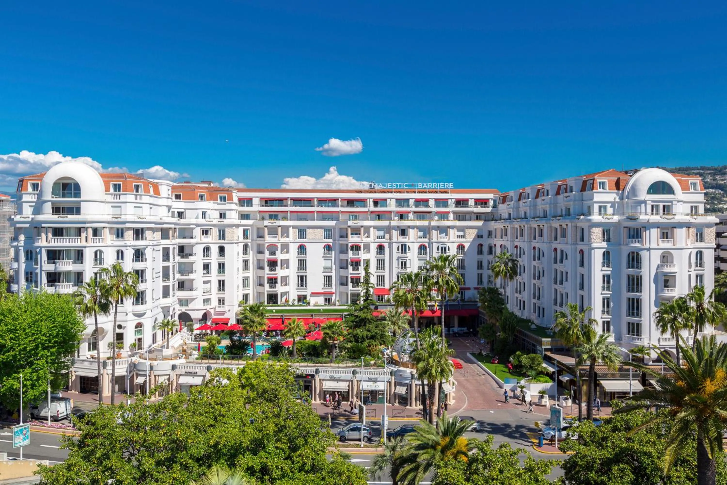 Facade/entrance in Hôtel Barrière Le Majestic Cannes