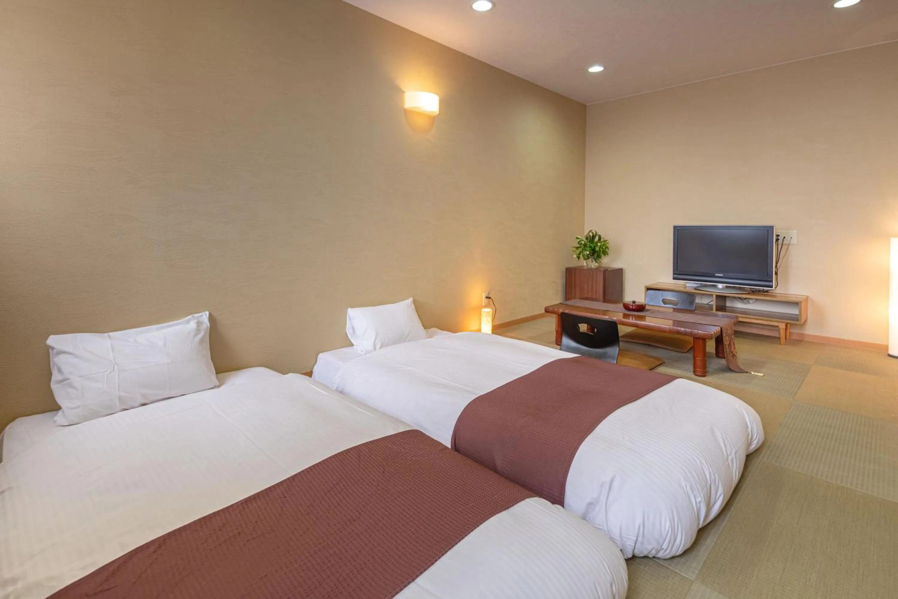 Photo of the whole room, Bed in Hotel Teiregikan