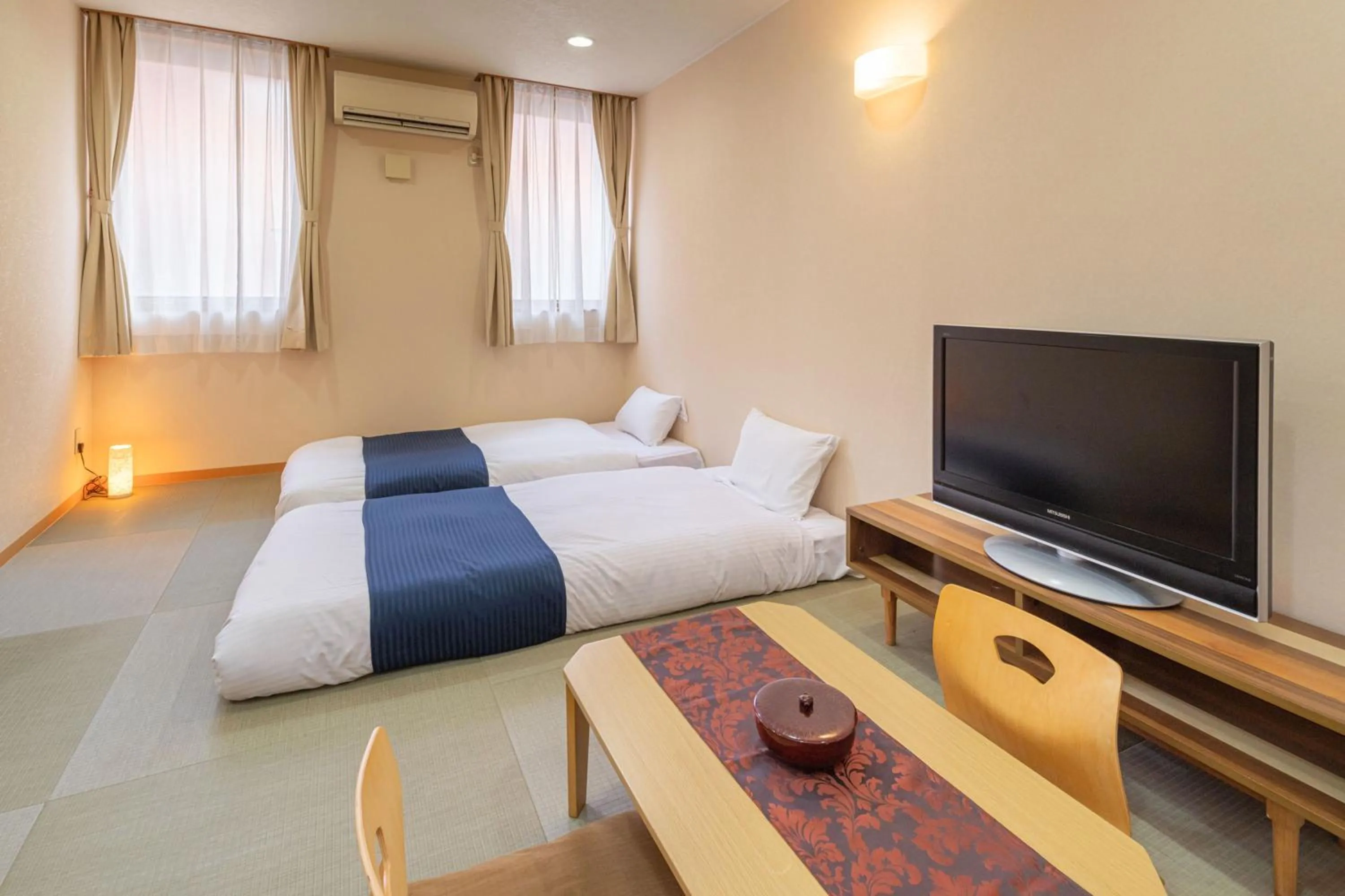 Photo of the whole room, Bed in Hotel Teiregikan