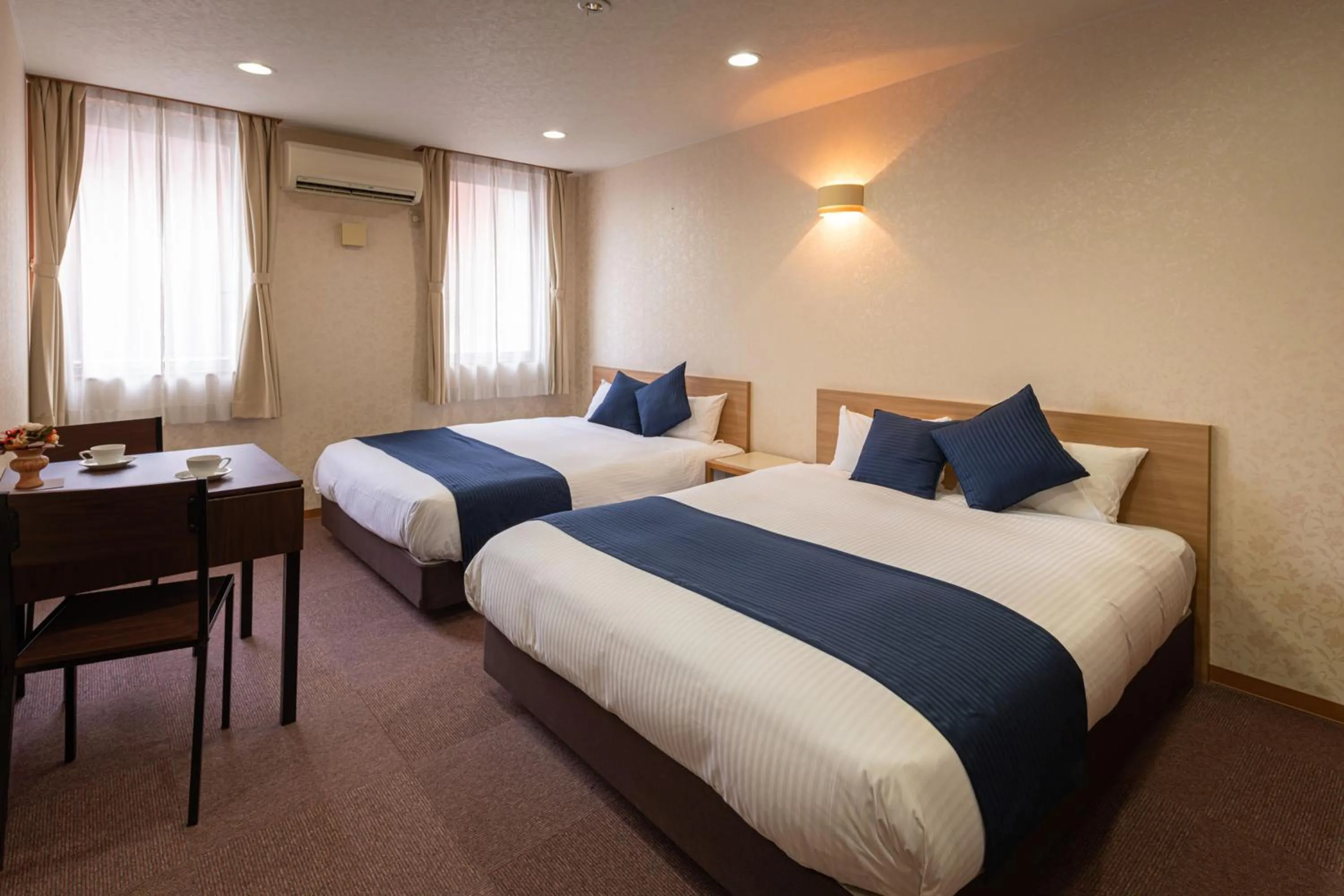 Photo of the whole room, Bed in Hotel Teiregikan