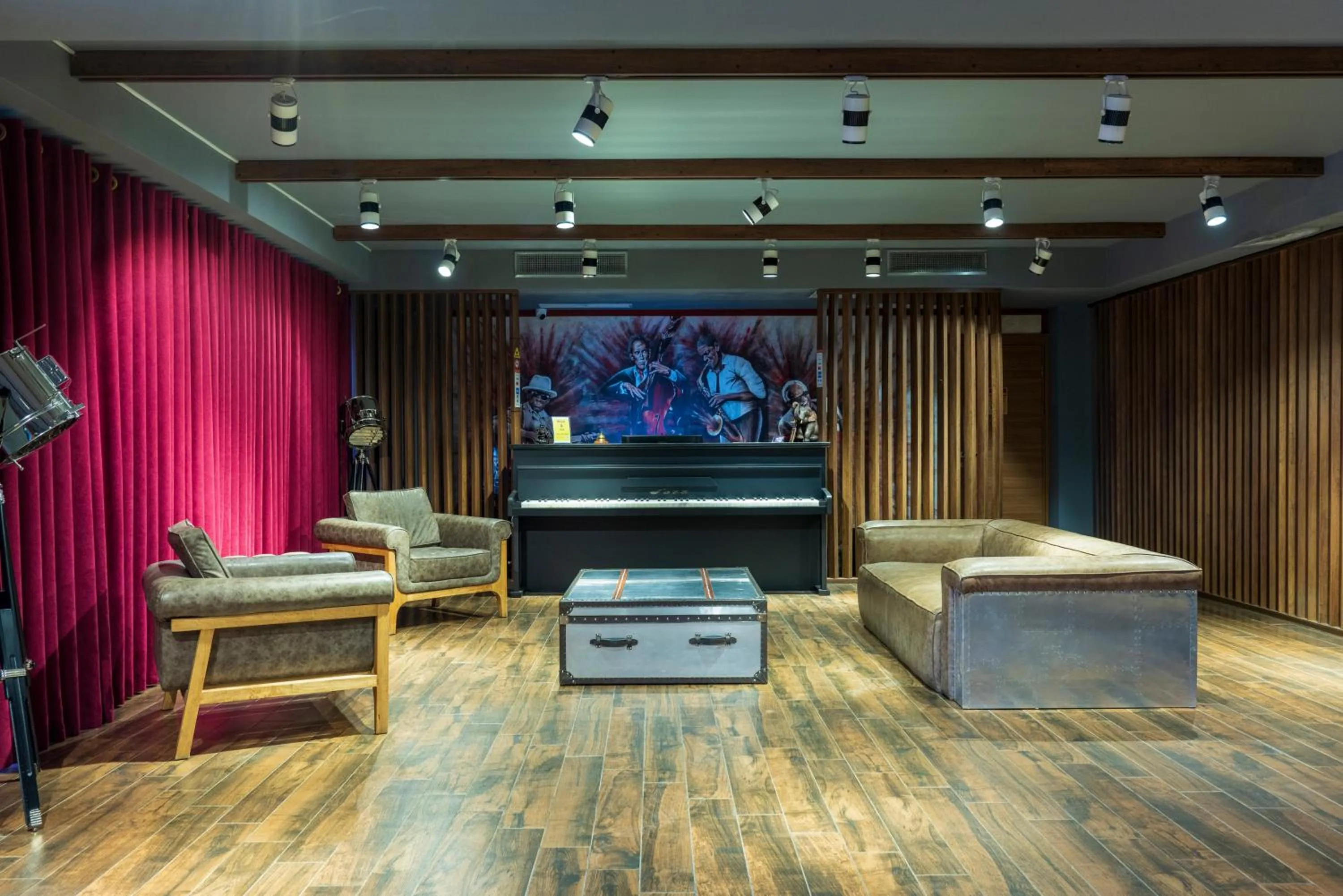 Communal lounge/ TV room in Jazz Hotel