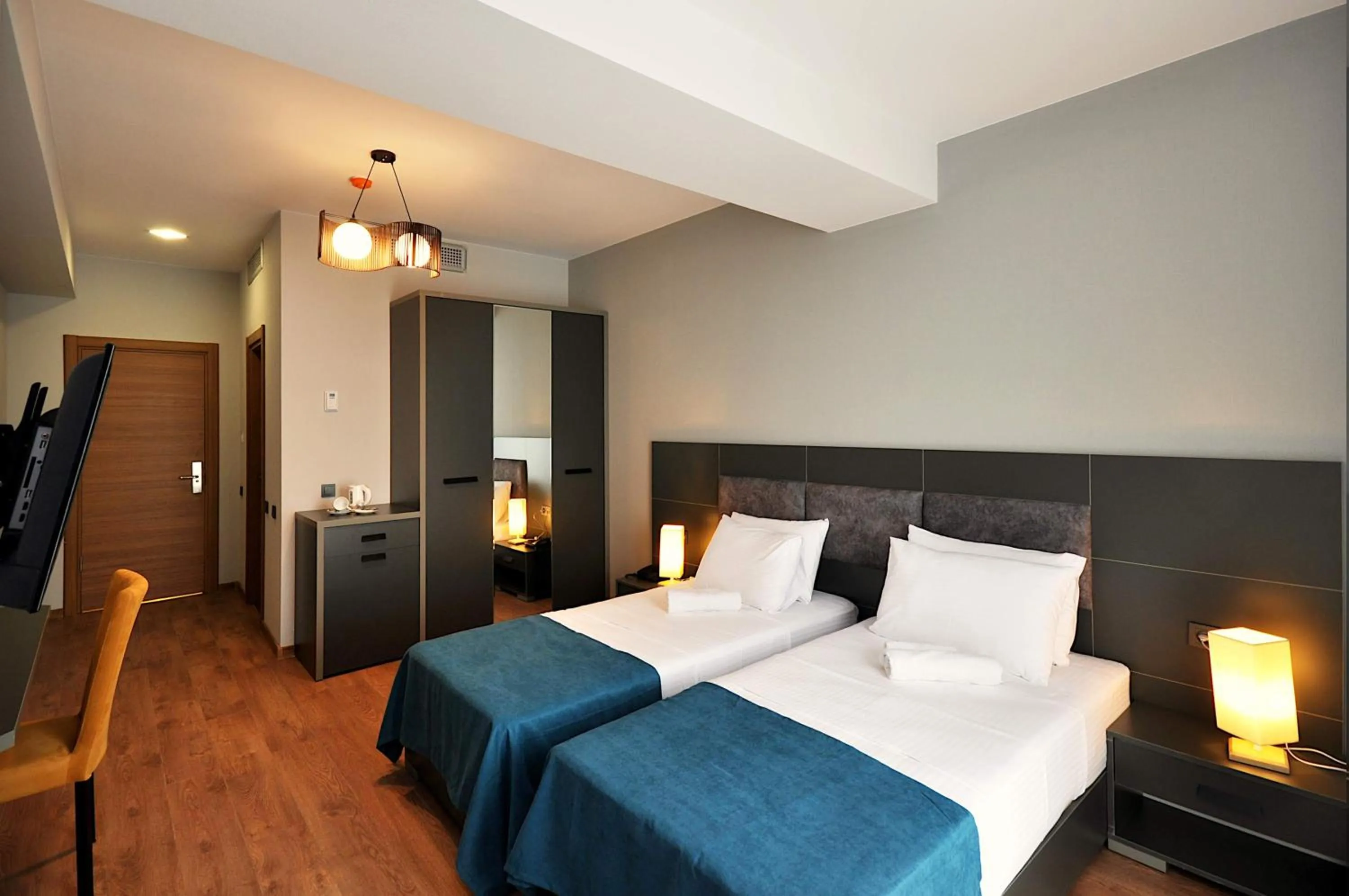 Photo of the whole room, Bed in Jazz Hotel