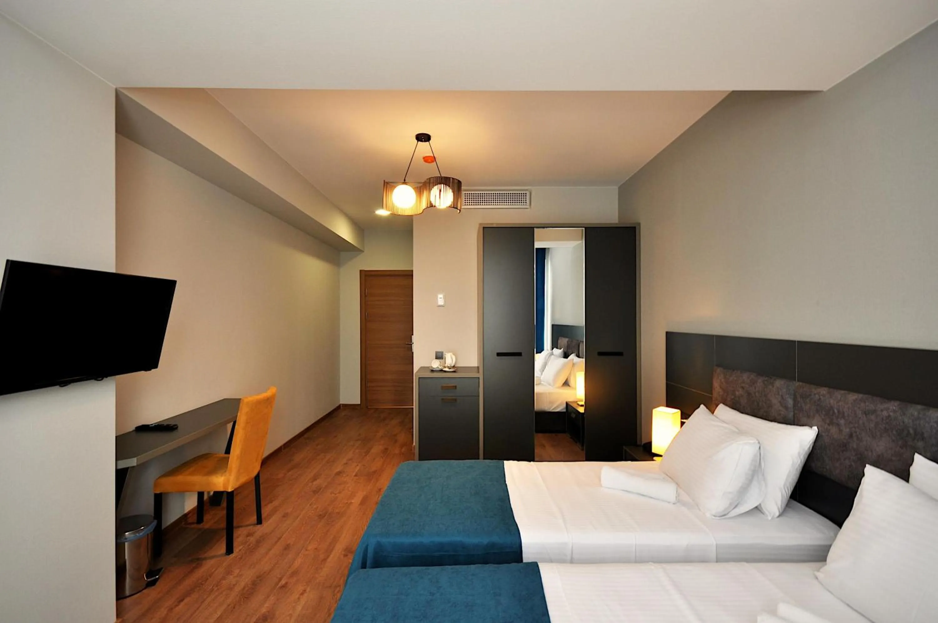 Photo of the whole room, Bed in Jazz Hotel