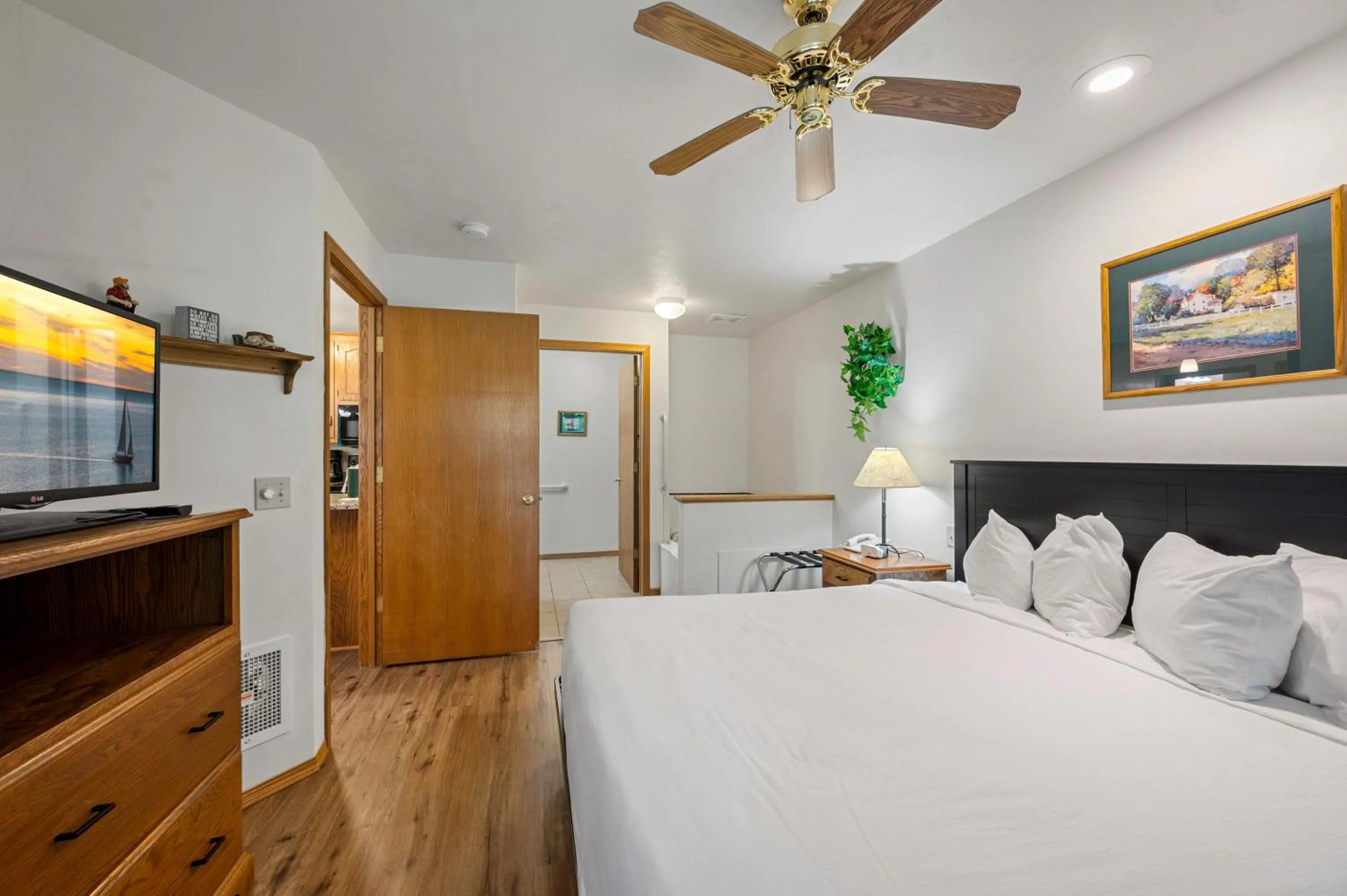 Bedroom, Bed in Pheasant Park Resort