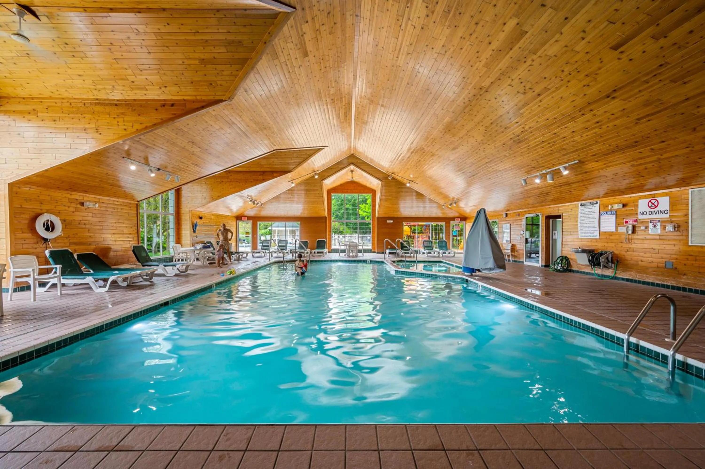 Swimming pool in Pheasant Park Resort