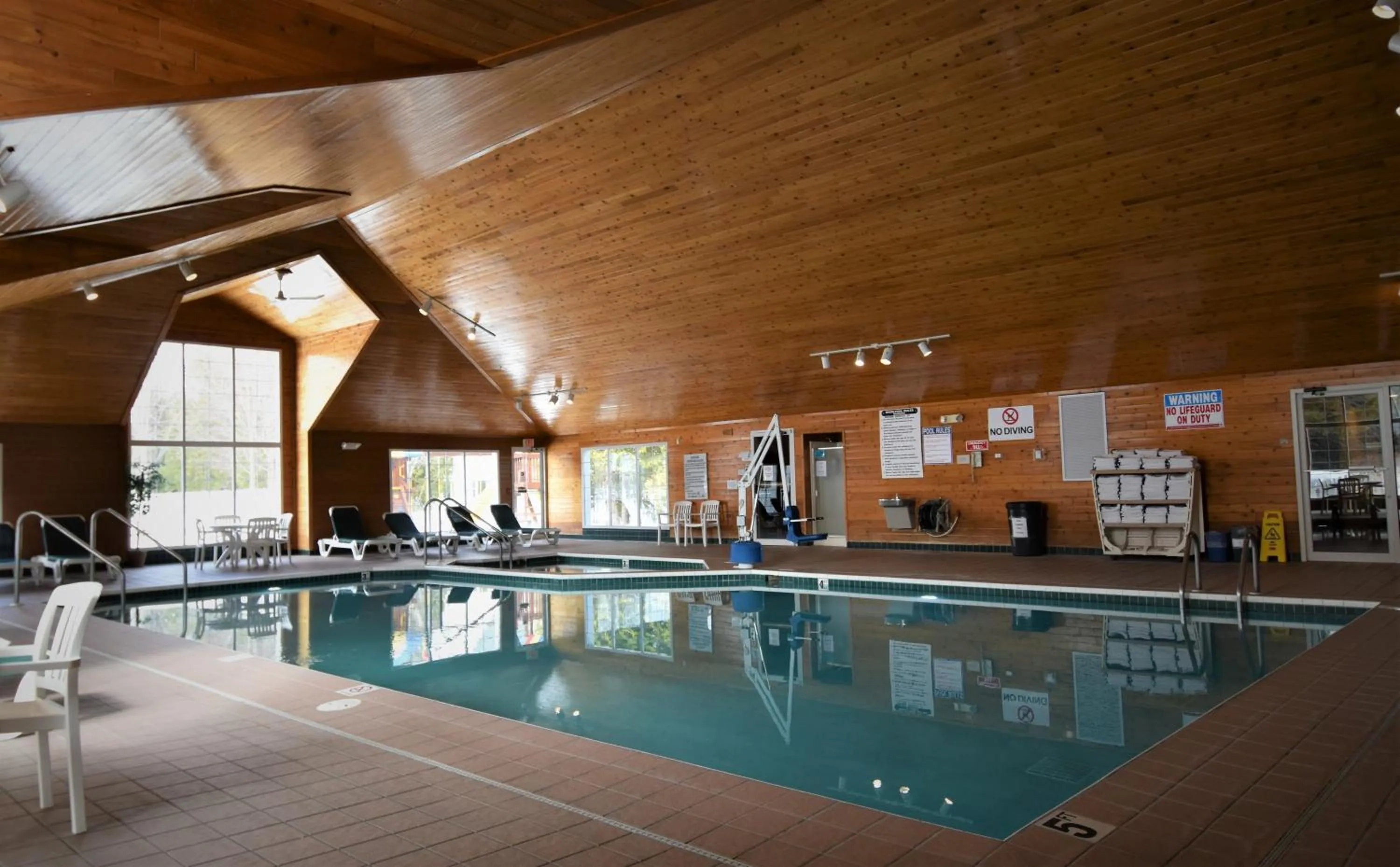 Swimming pool in Pheasant Park Resort