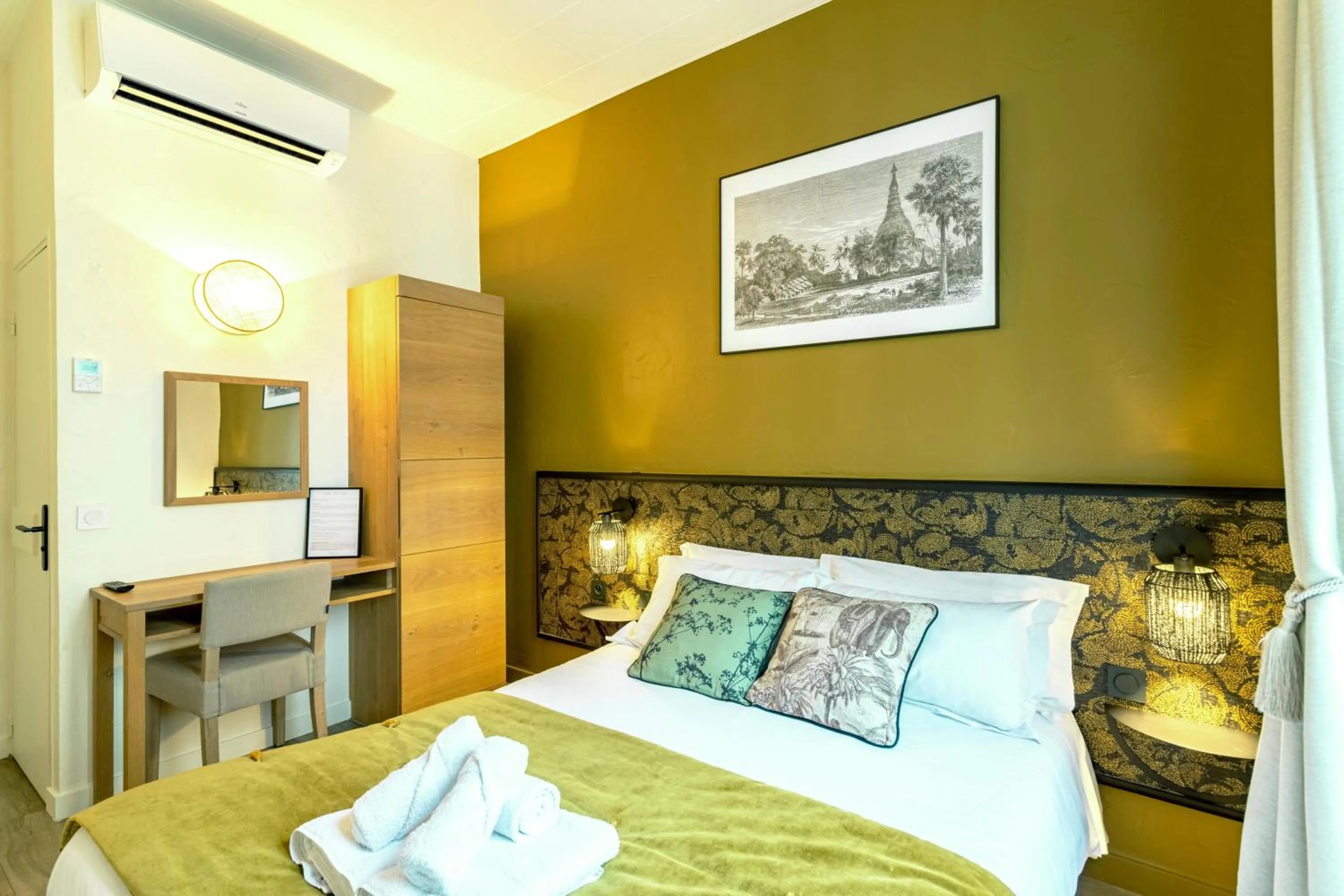 Bed in Hôtel Tête d'or