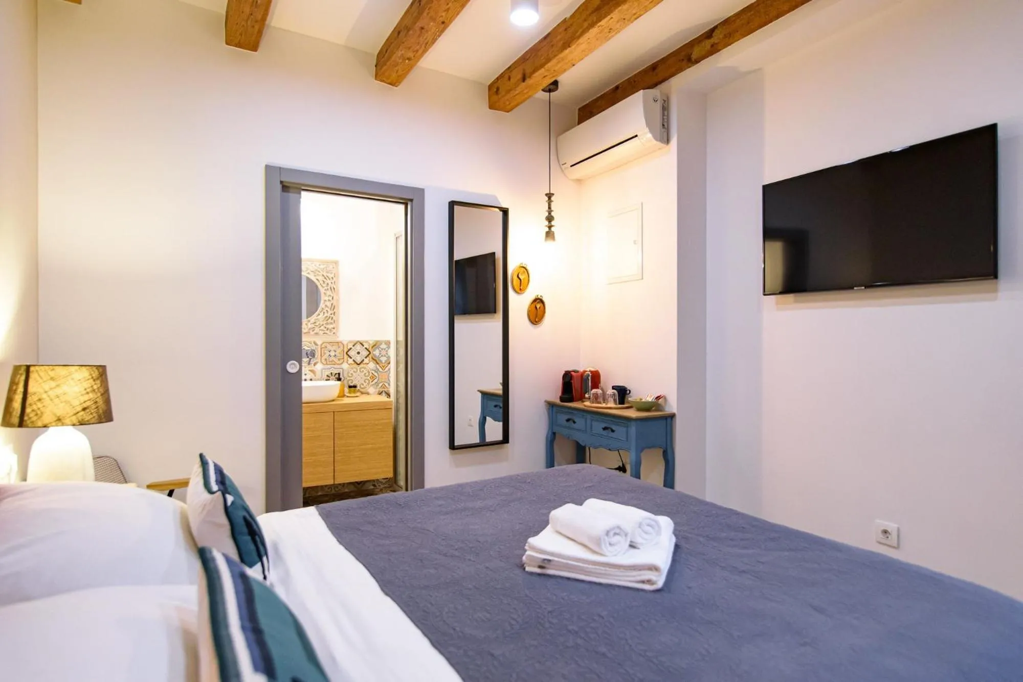 Bed in VILLA MONTE SANTO by DuHomes
