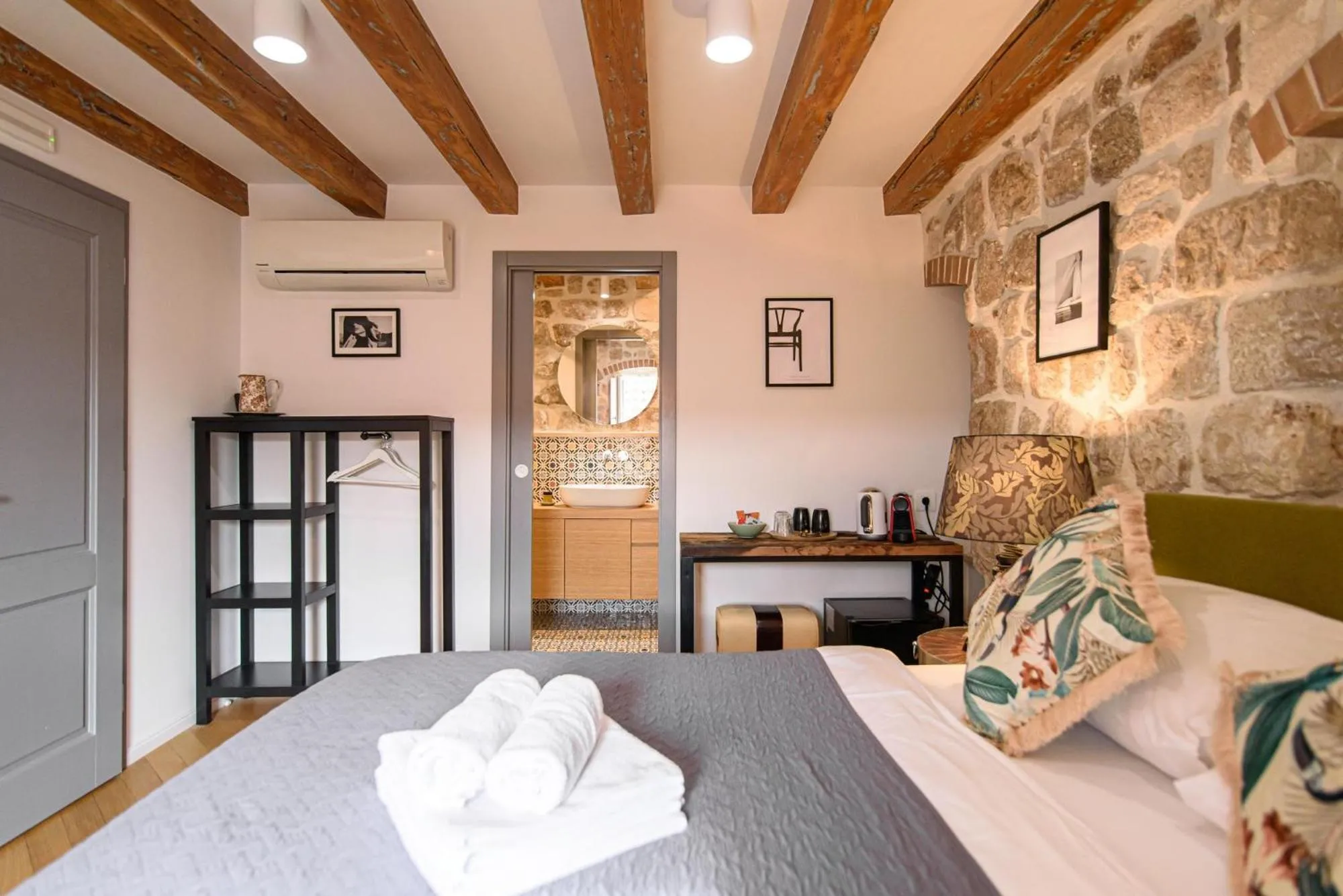 Bed in VILLA MONTE SANTO by DuHomes