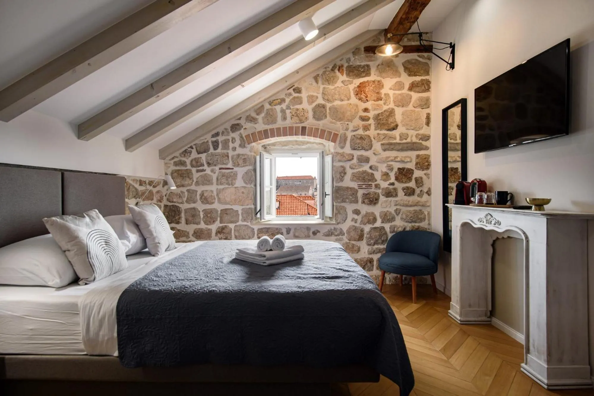 Bed in VILLA MONTE SANTO by DuHomes