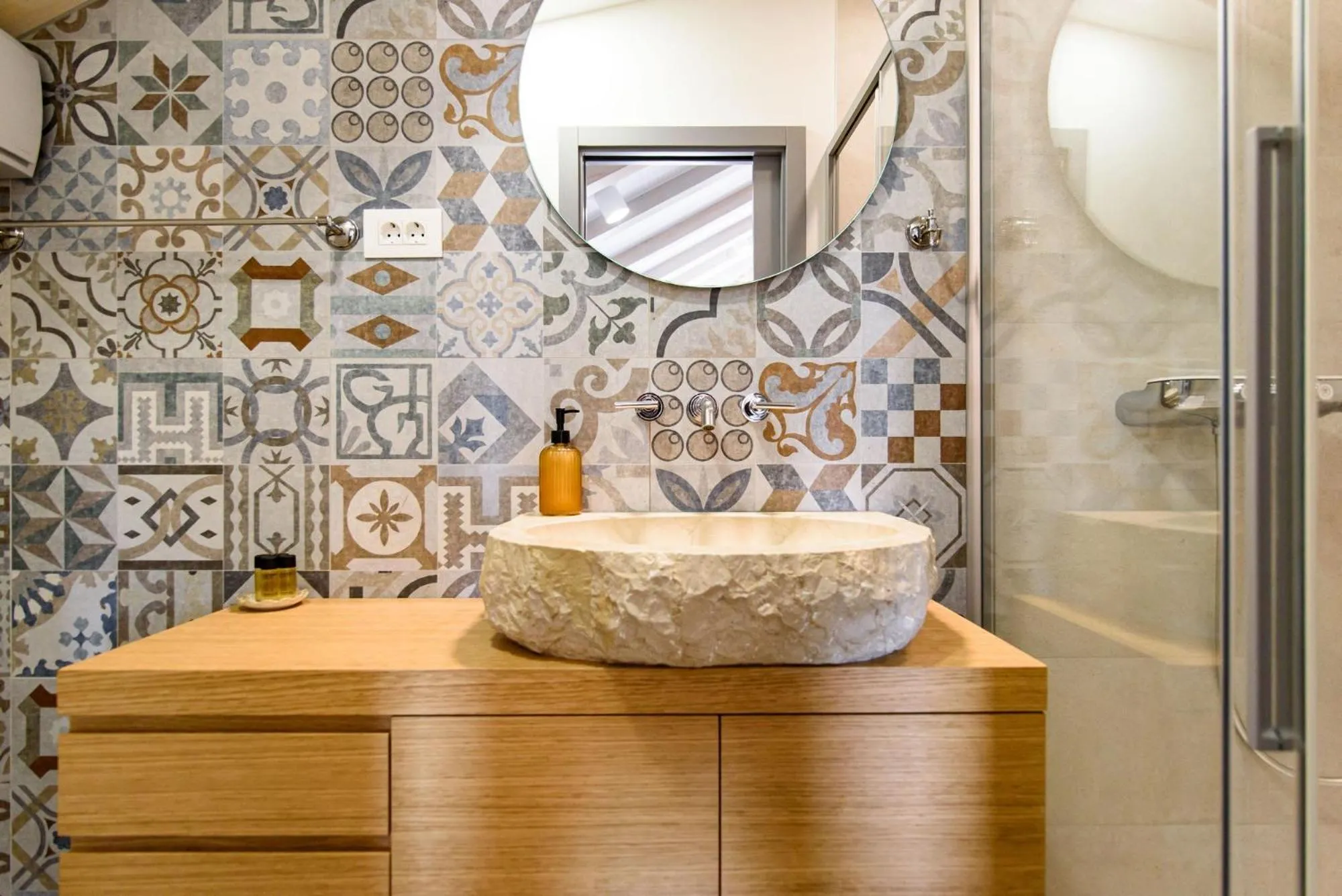 Shower in VILLA MONTE SANTO by DuHomes