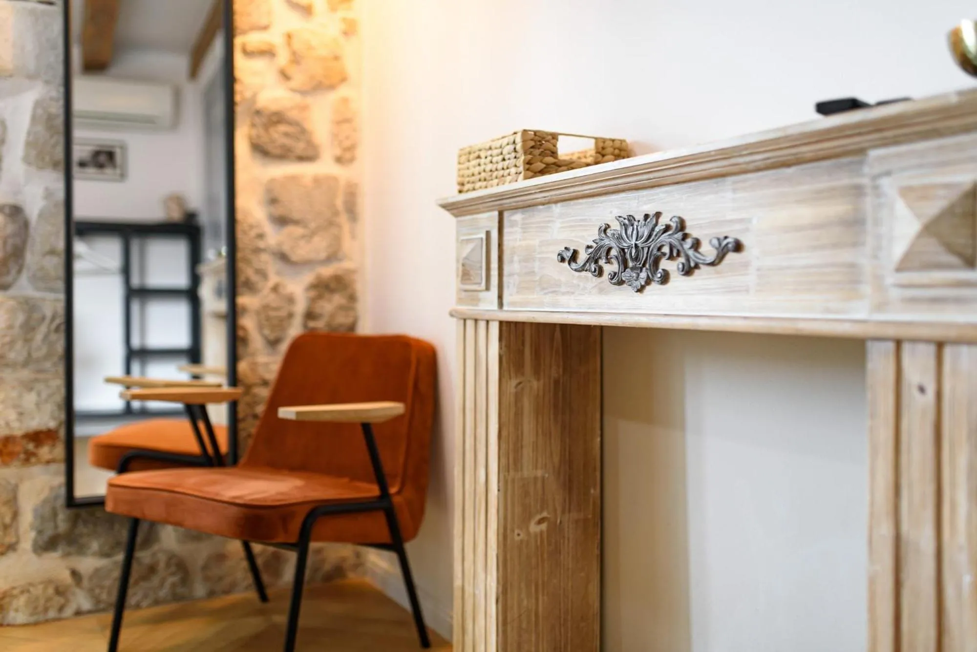 Seating area in VILLA MONTE SANTO by DuHomes