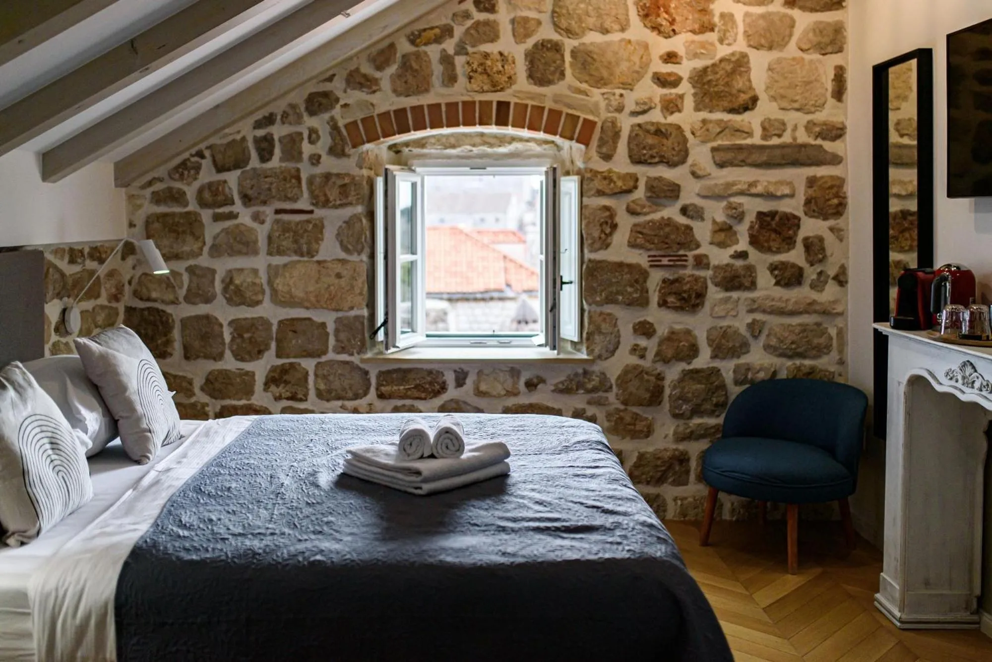 Bed in VILLA MONTE SANTO by DuHomes