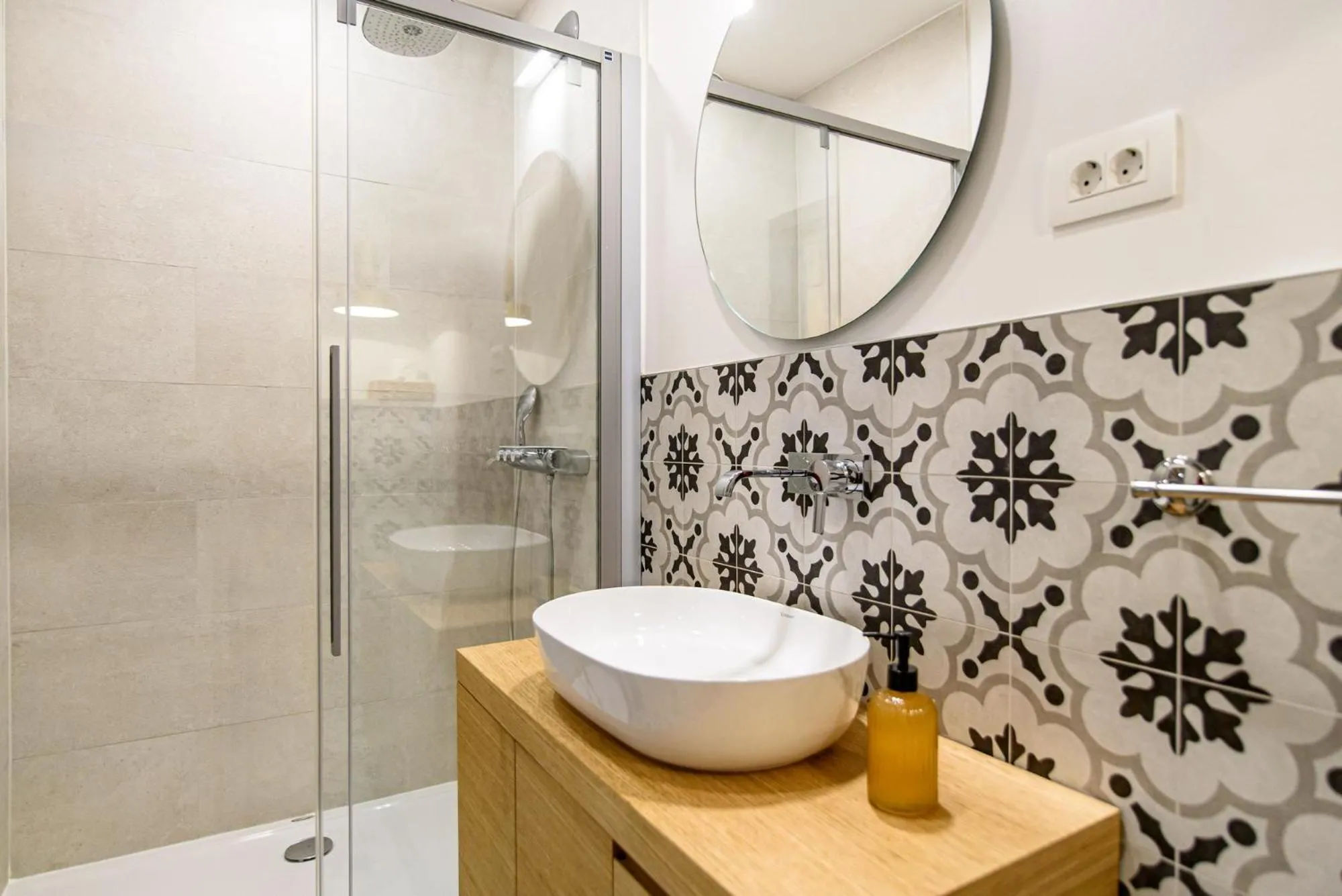 Shower in VILLA MONTE SANTO by DuHomes