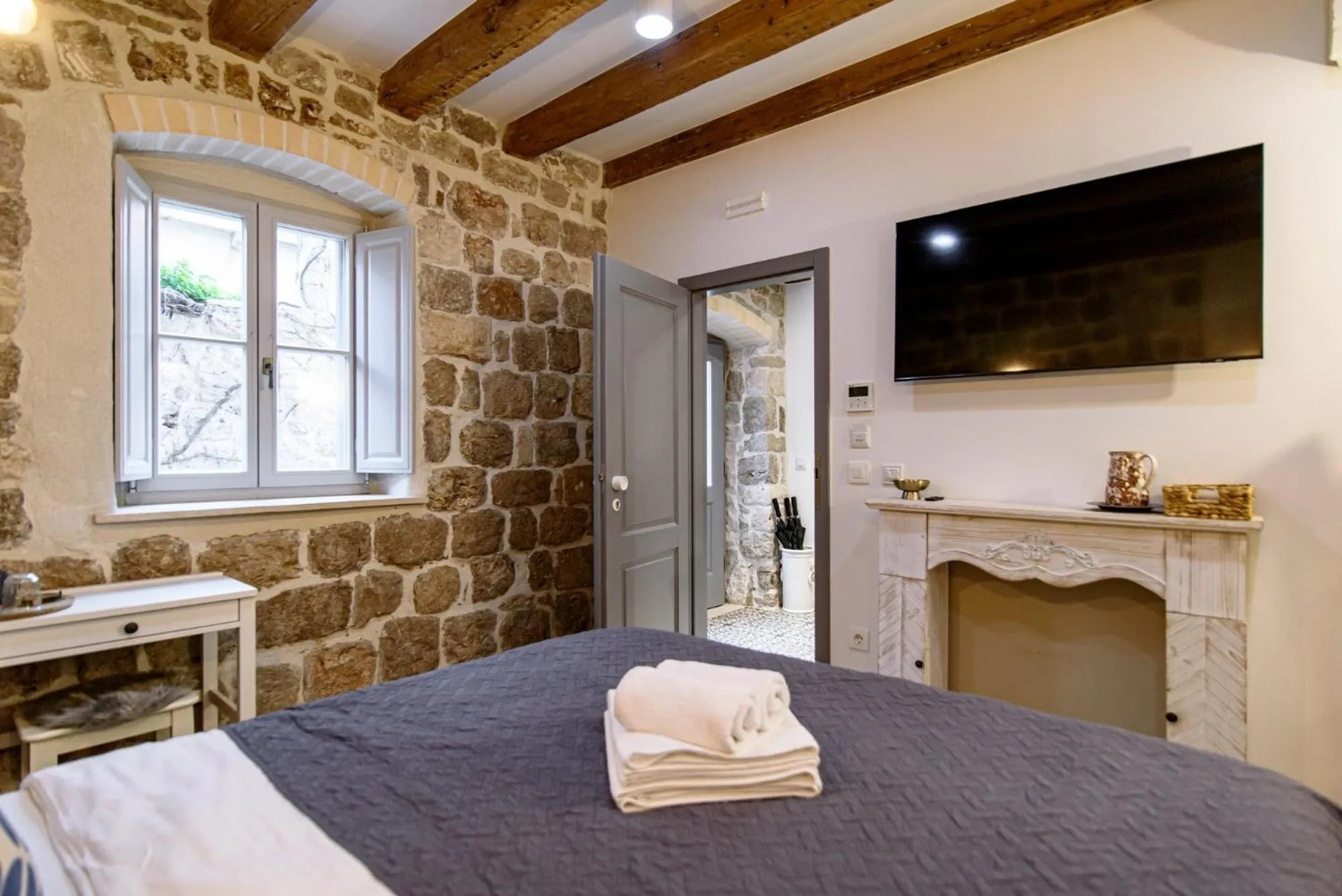 Bed in VILLA MONTE SANTO by DuHomes