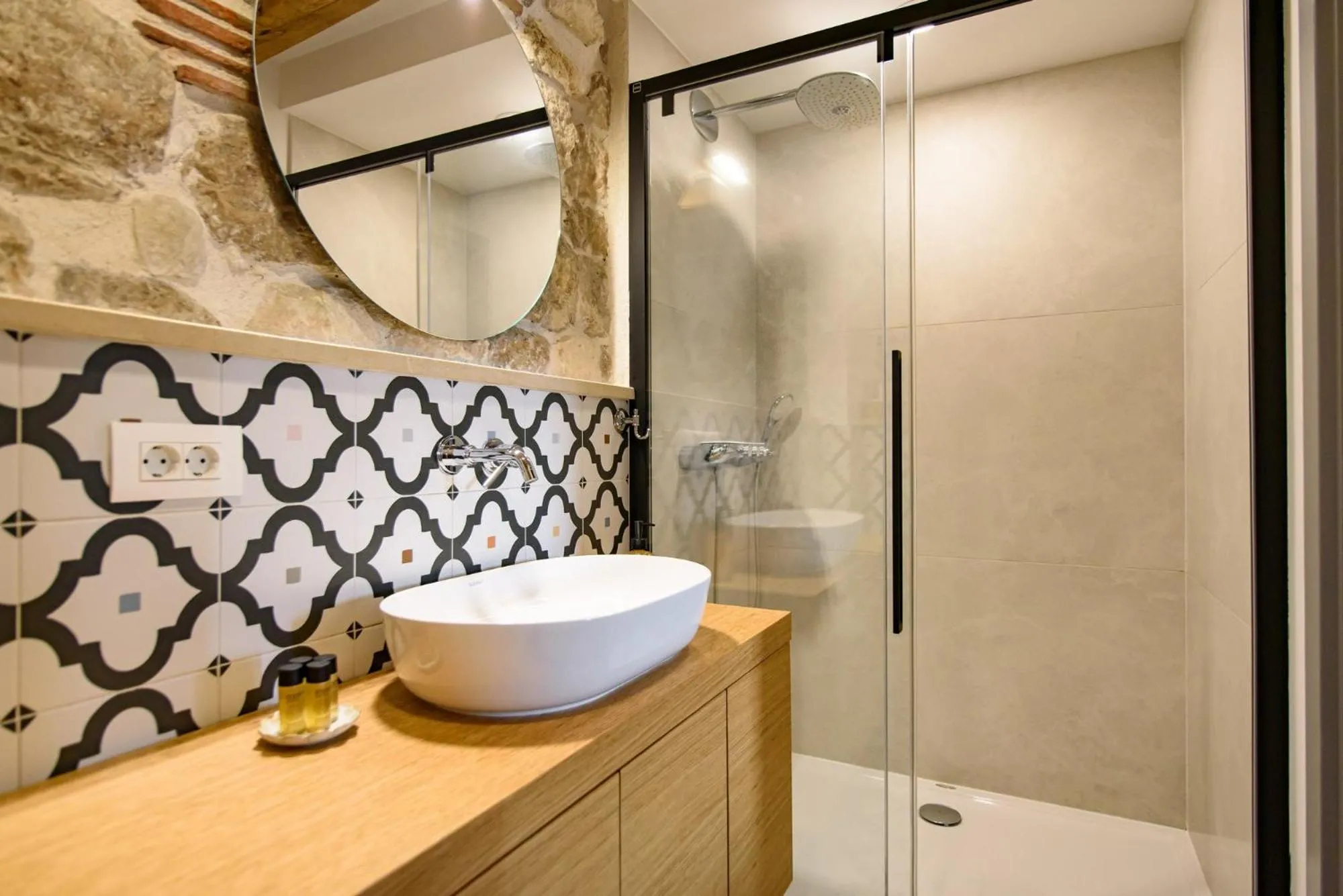 Shower in VILLA MONTE SANTO by DuHomes