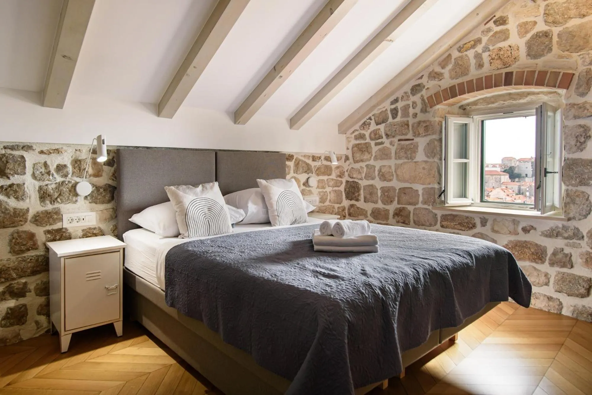 Bed in VILLA MONTE SANTO by DuHomes