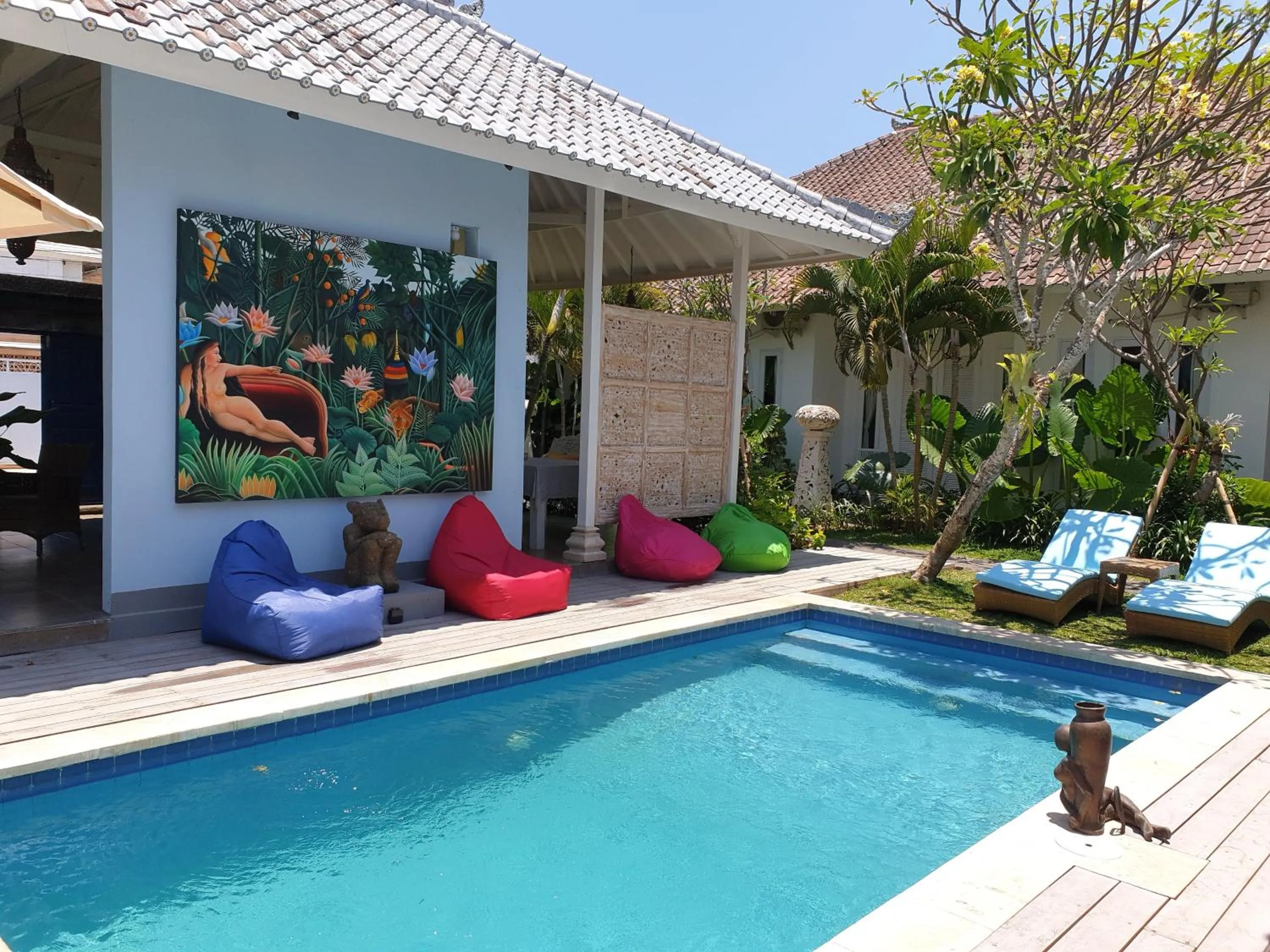 Swimming pool in Starling villas